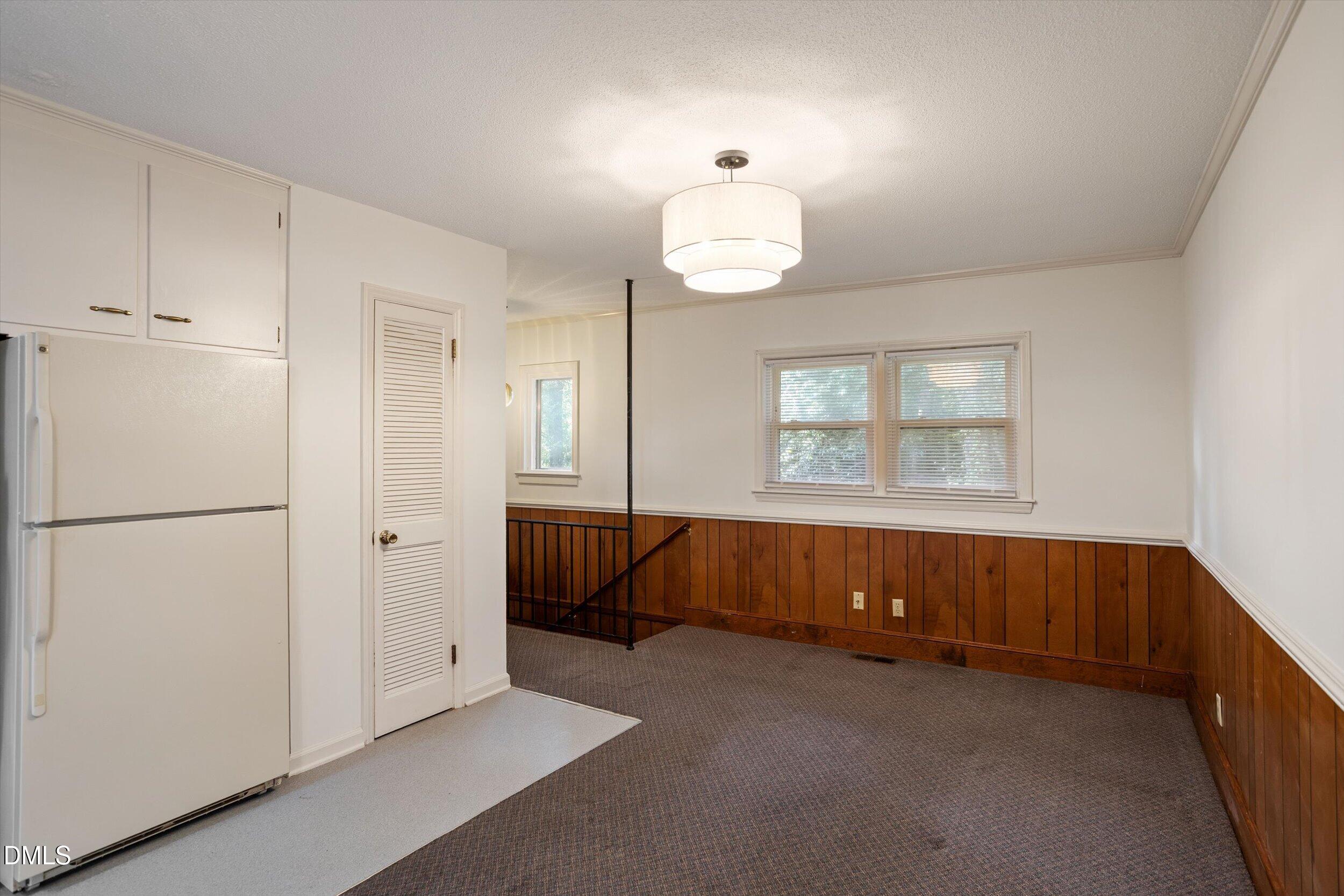 805 W Knox Street Property Photo 16