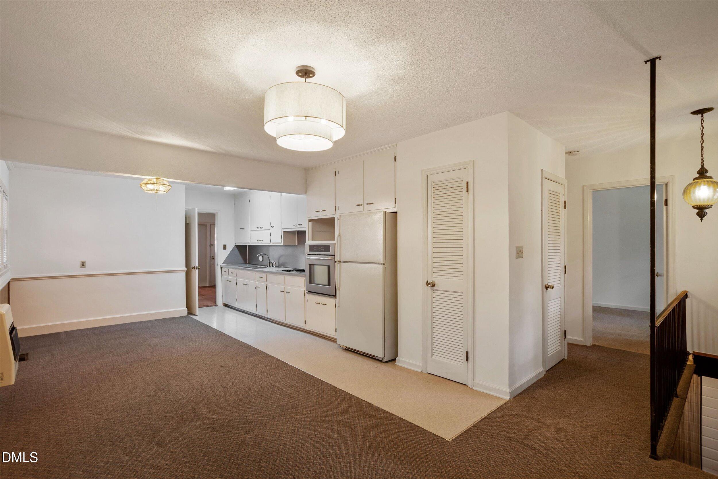 805 W Knox Street Property Photo 17