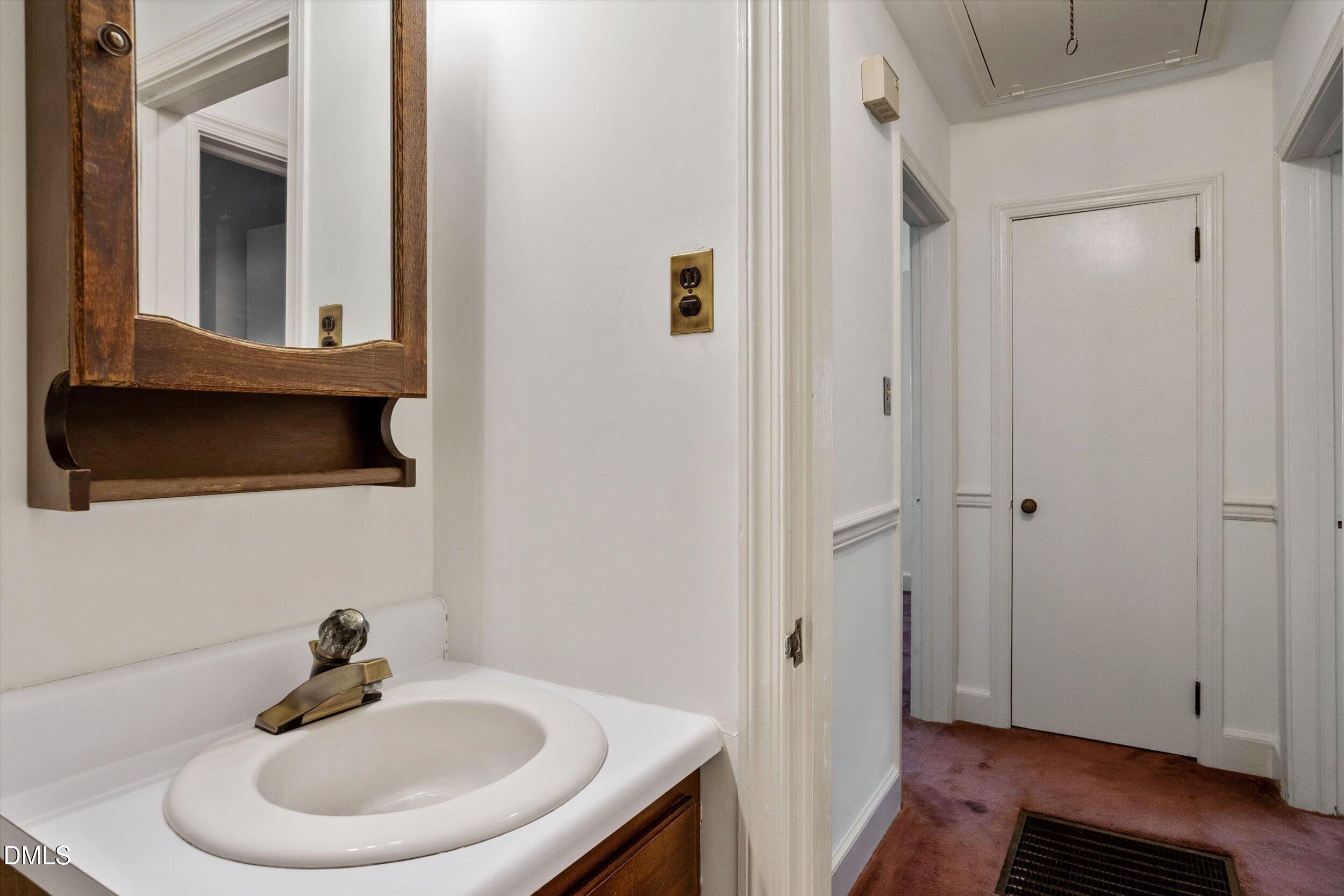 805 W Knox Street Property Photo 28