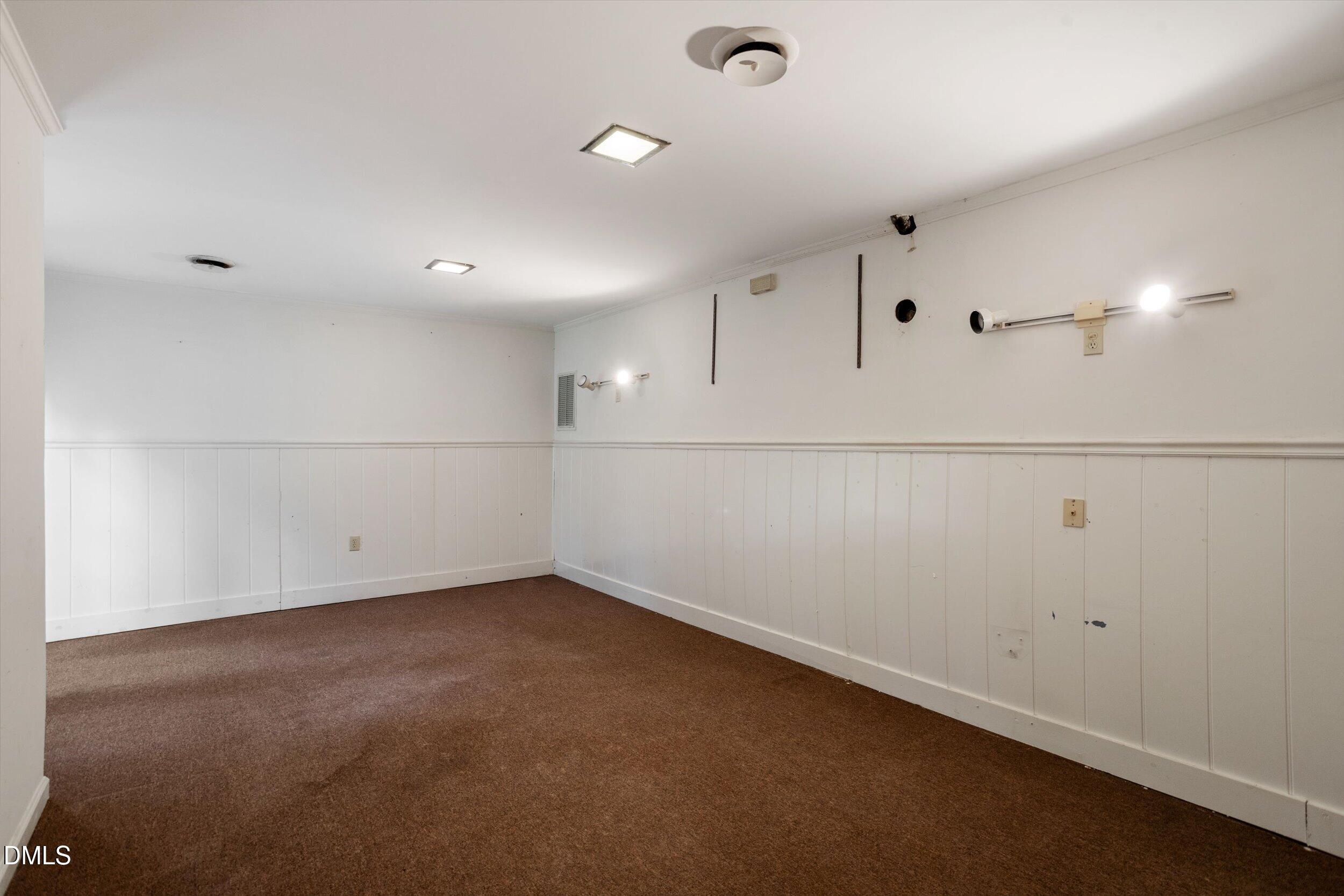 805 W Knox Street Property Photo 32