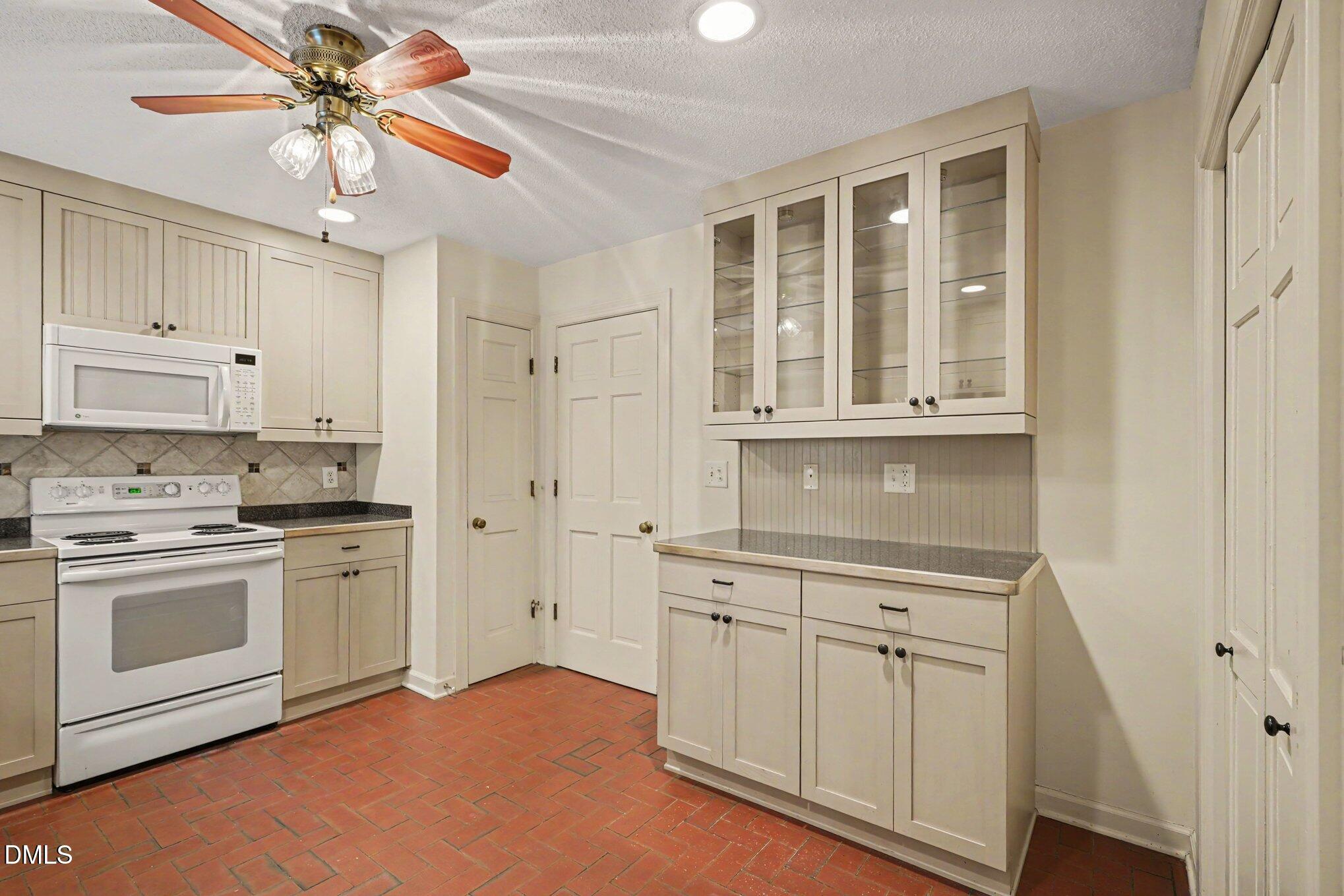 1608 Su John Road Property Photo 8