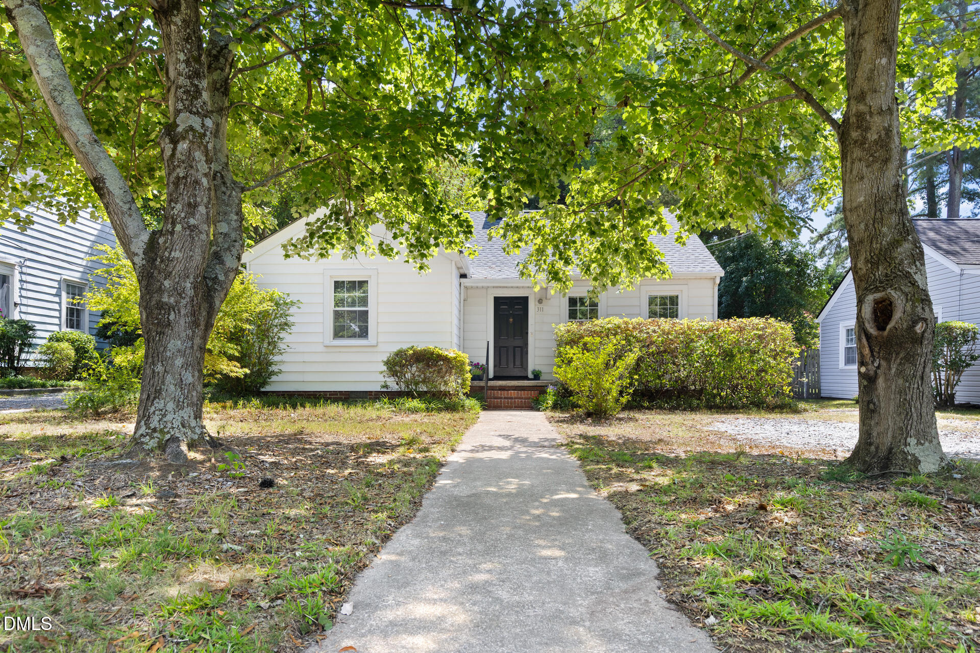 311 W Carver Street Property Photo 1