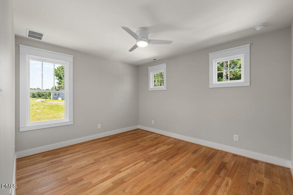 592 Hemlock Avenue Property Photo 8