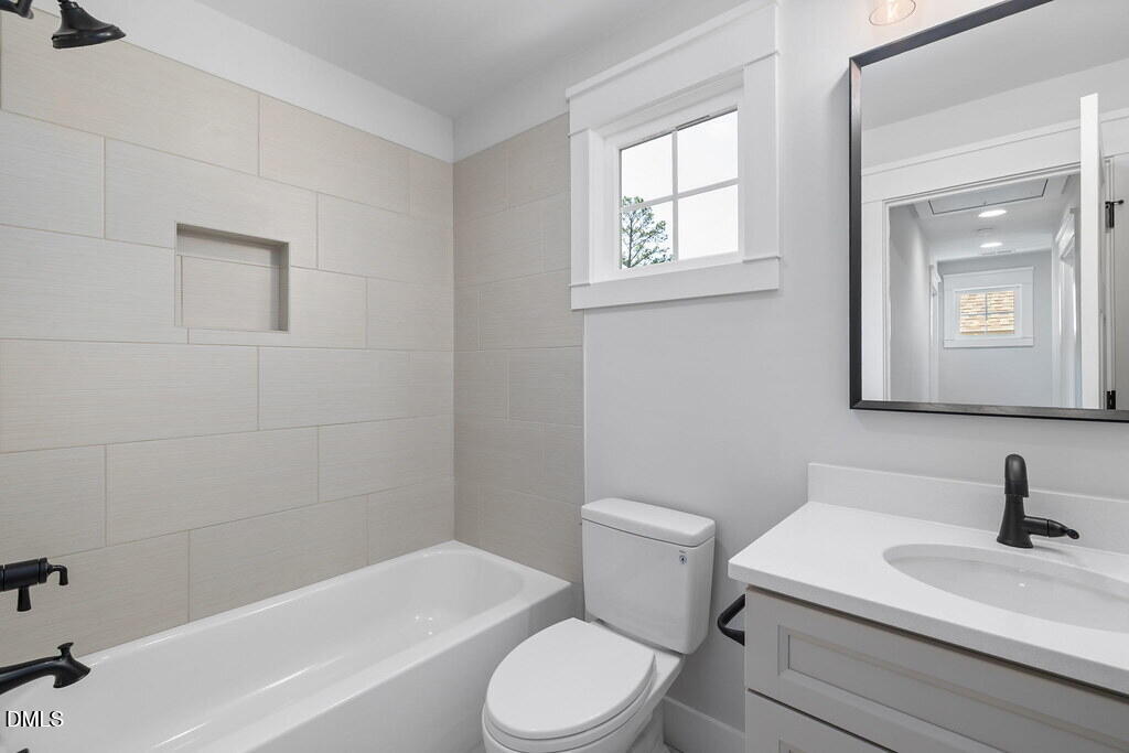 592 Hemlock Avenue Property Photo 9