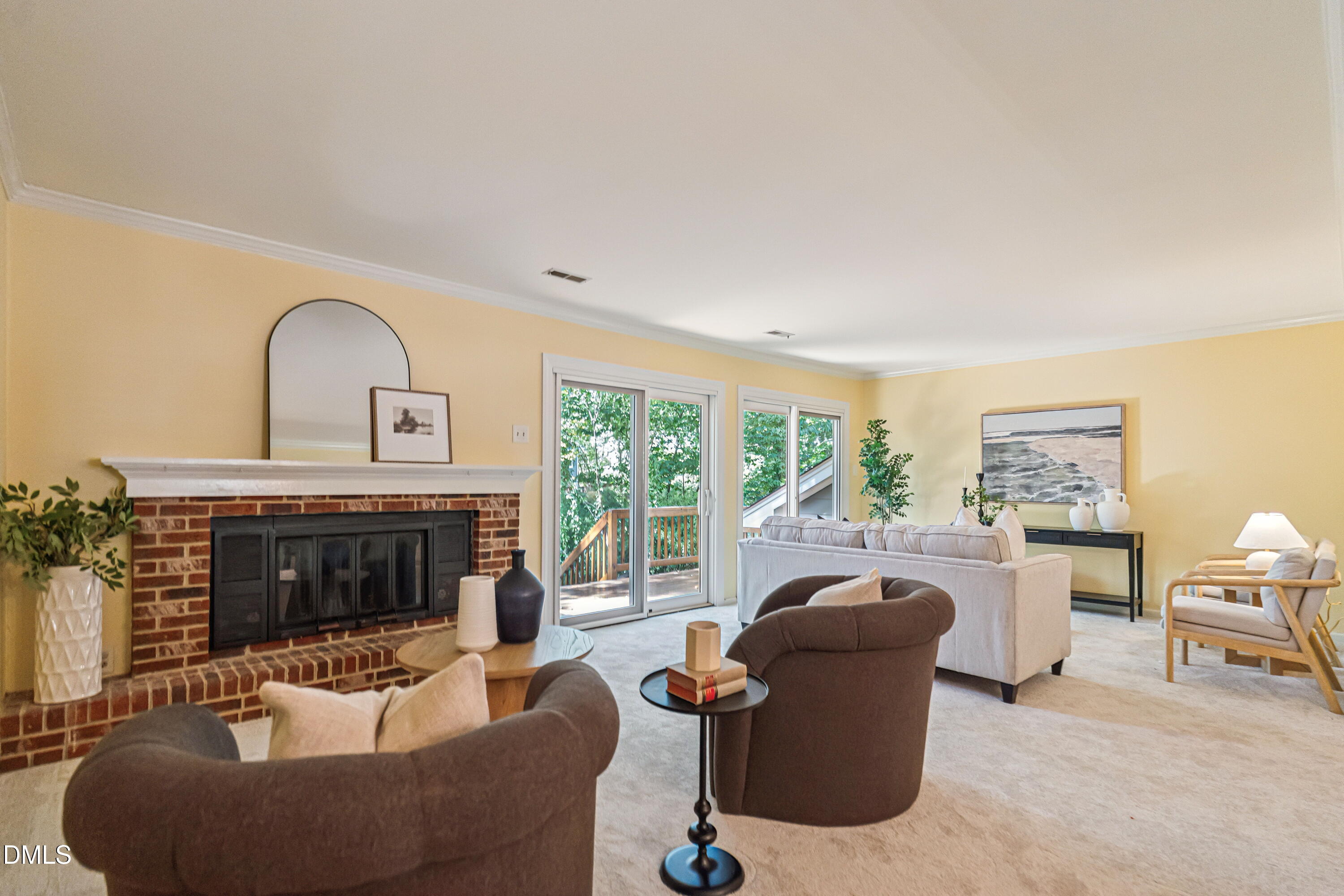 1523 Woodcroft Drive Property Photo 4