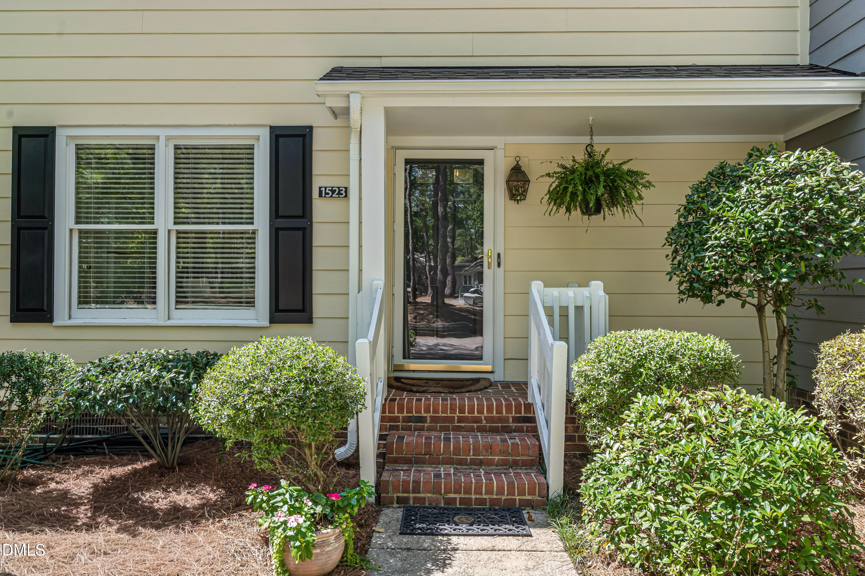 1523 Woodcroft Drive Property Photo 7
