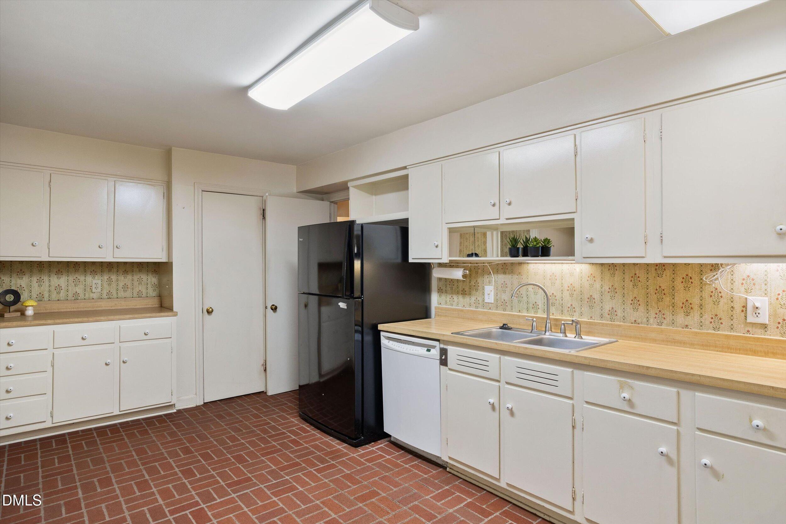 3413 Redbud Lane Property Photo 12