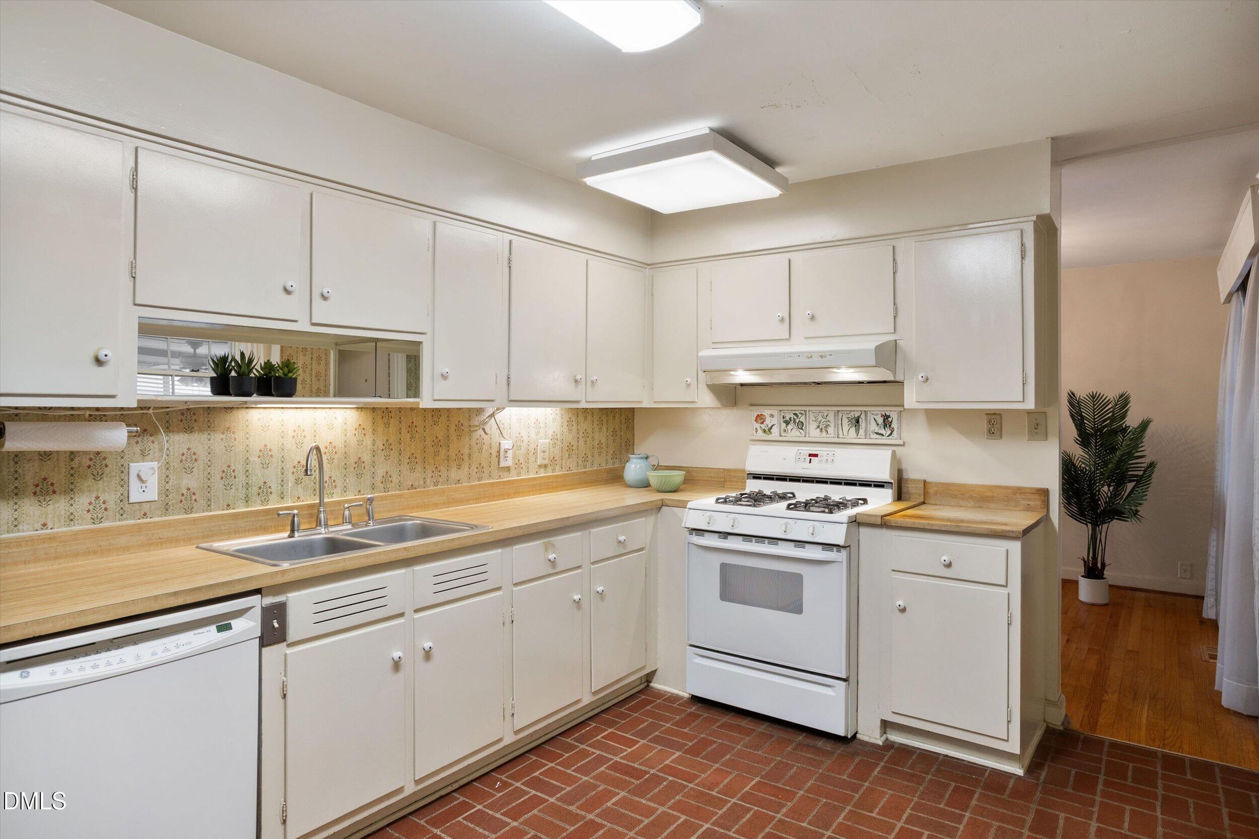 3413 Redbud Lane Property Photo 13