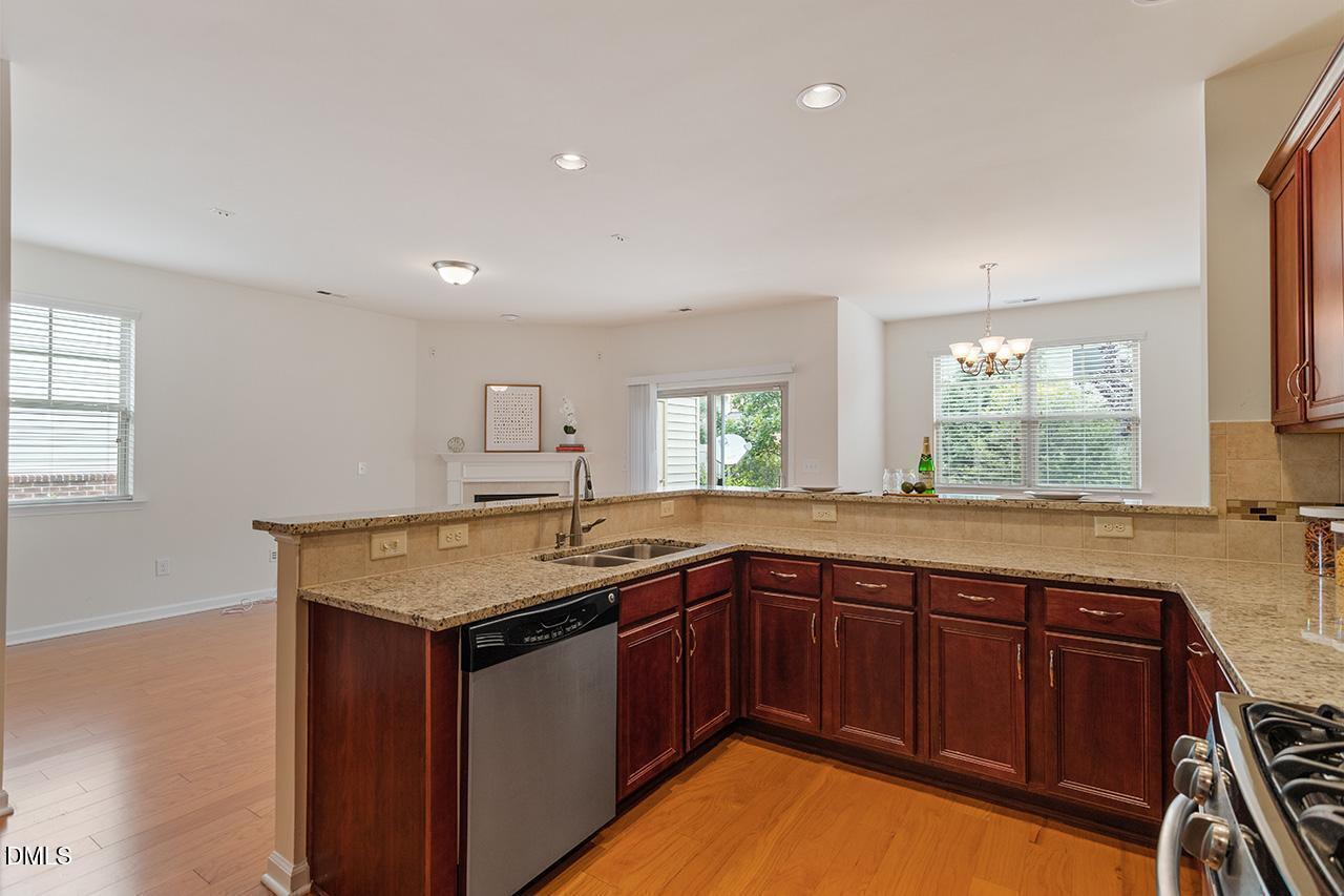 531 Whitworth Lane Property Photo 4