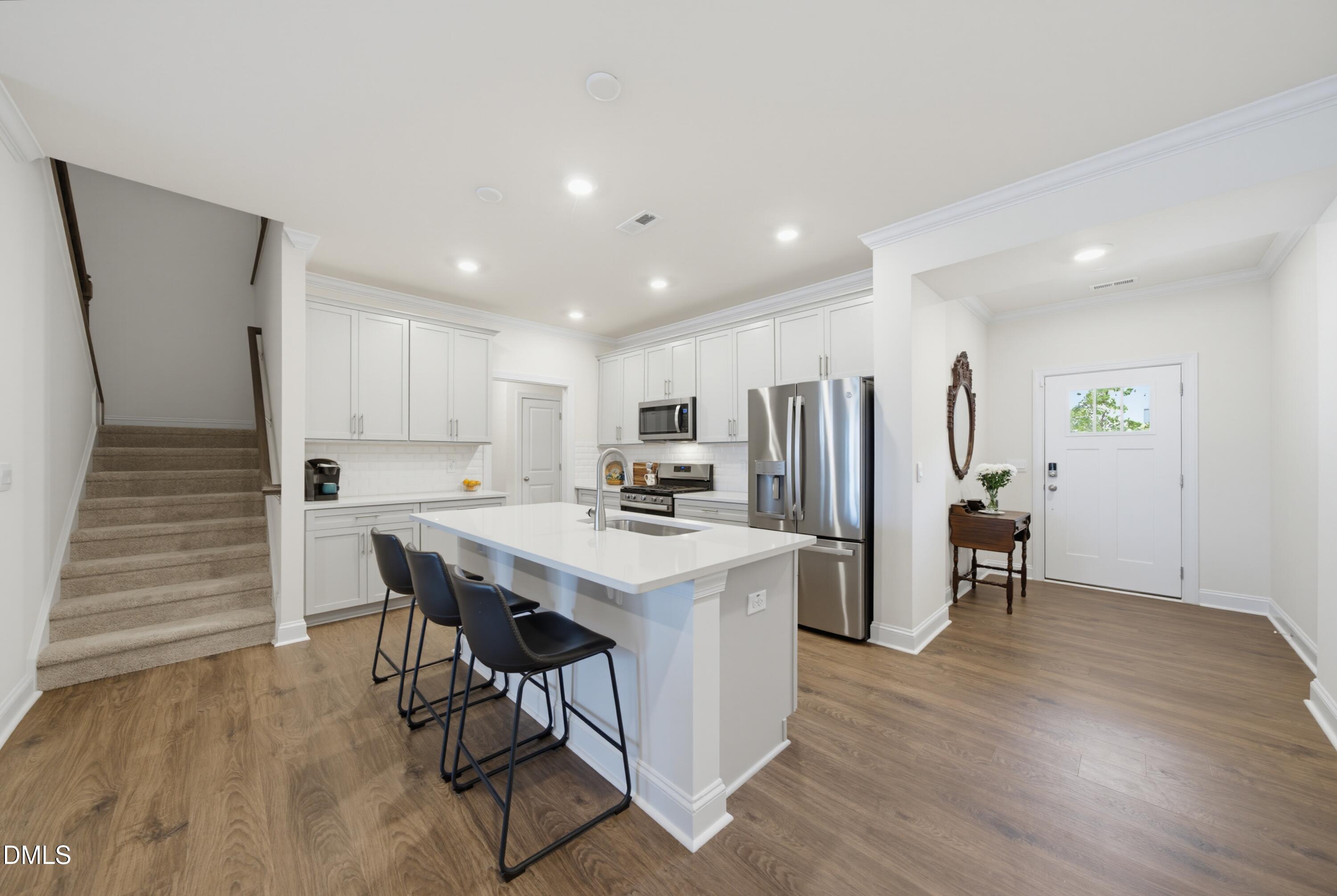 722 Andrade Drive Property Photo 4