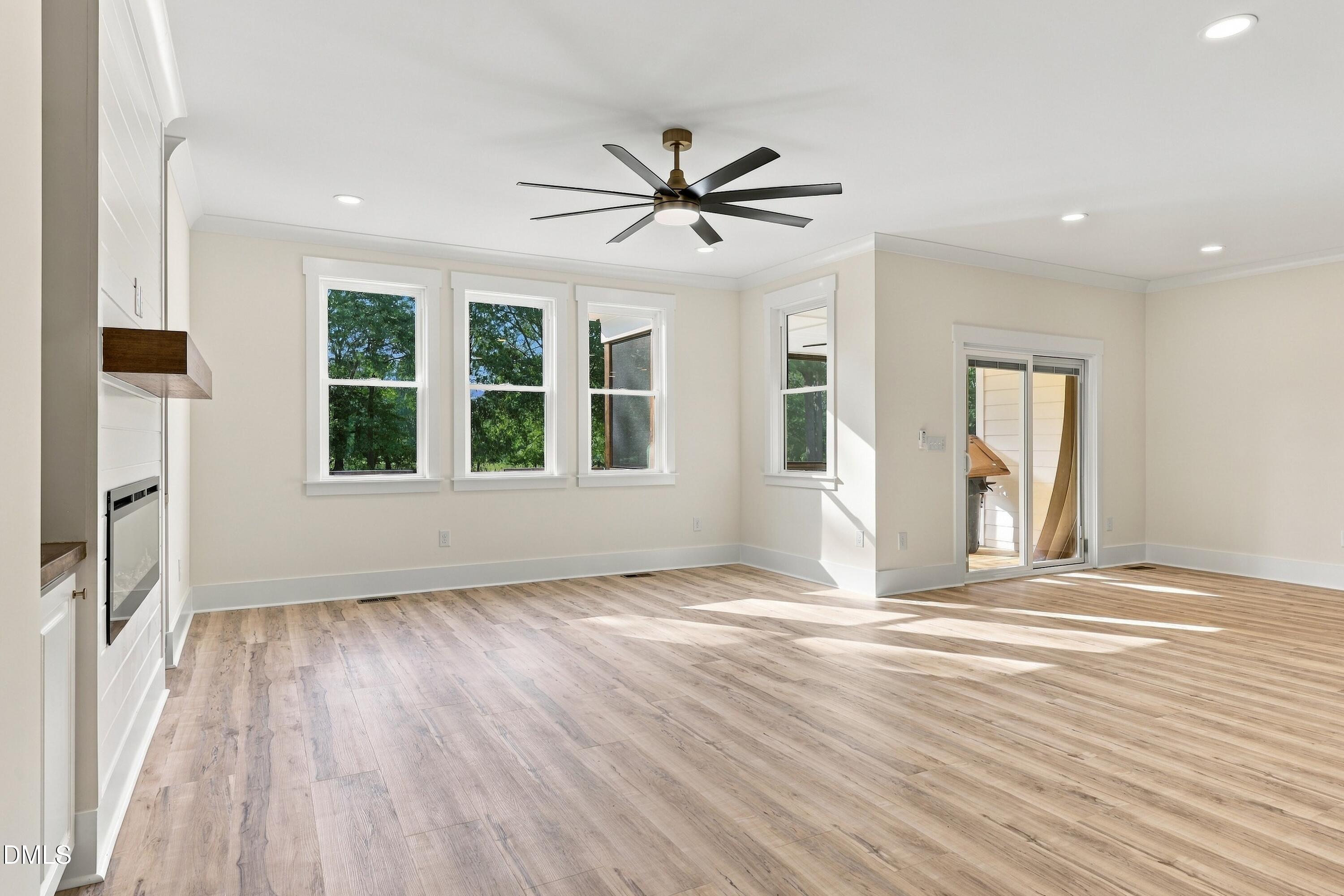 613 Pearces Road Property Photo 8