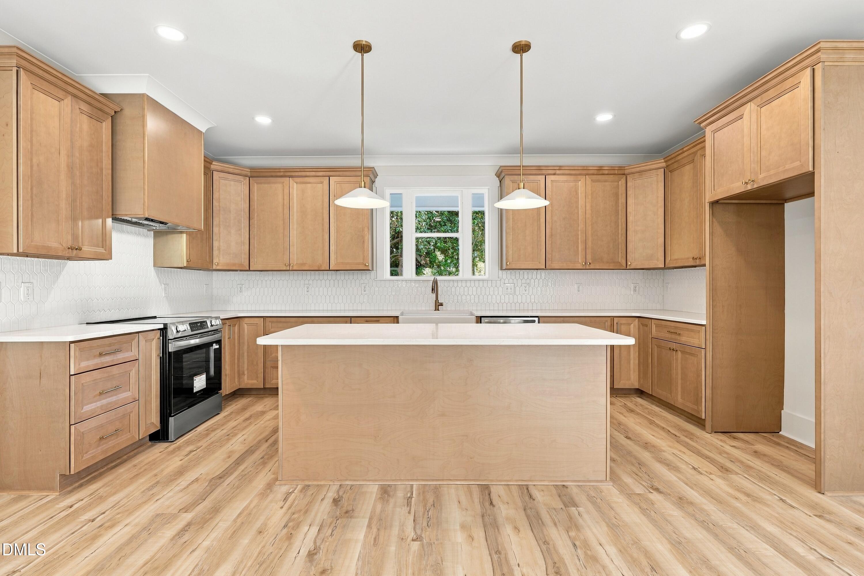 613 Pearces Road Property Photo 11