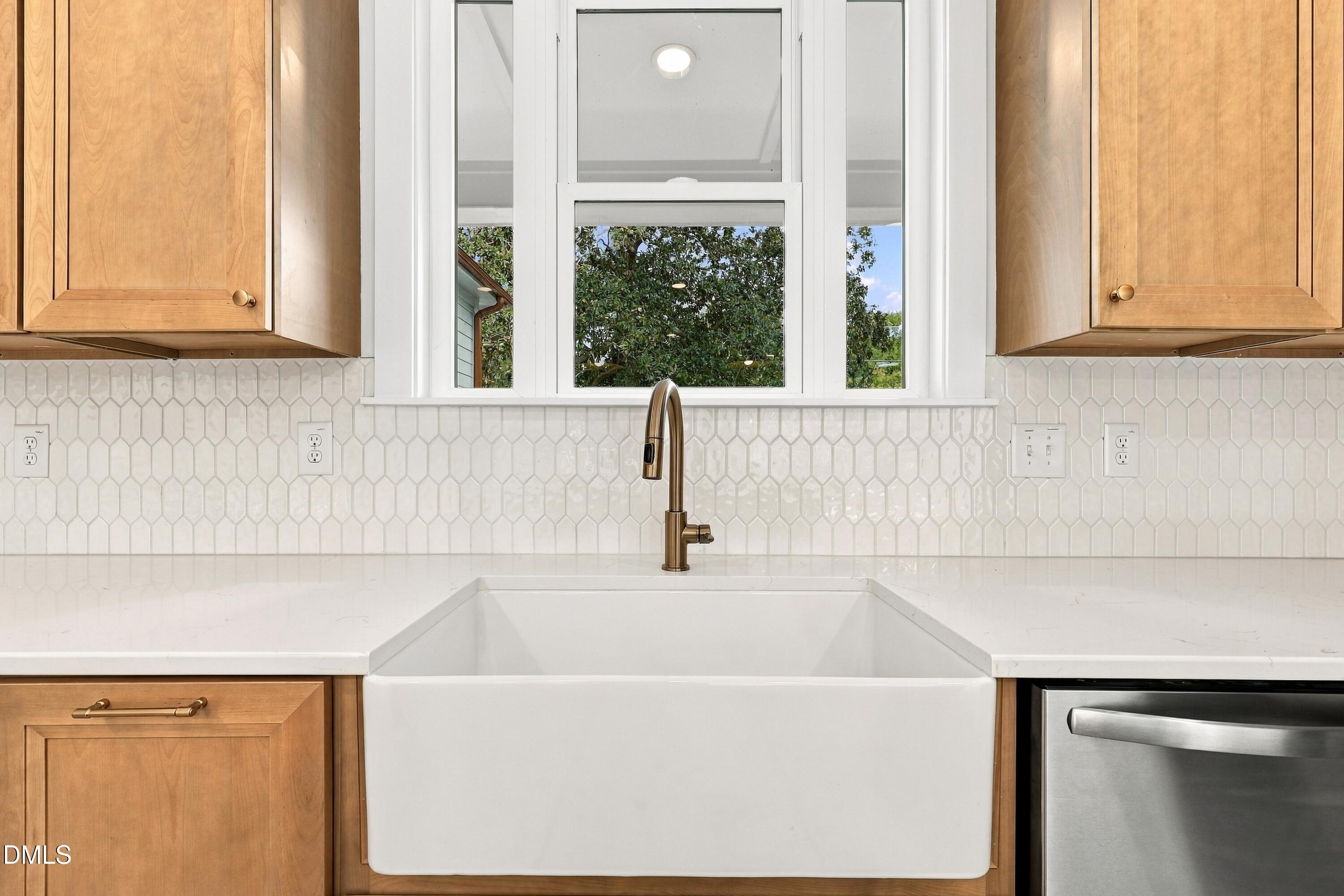 613 Pearces Road Property Photo 12