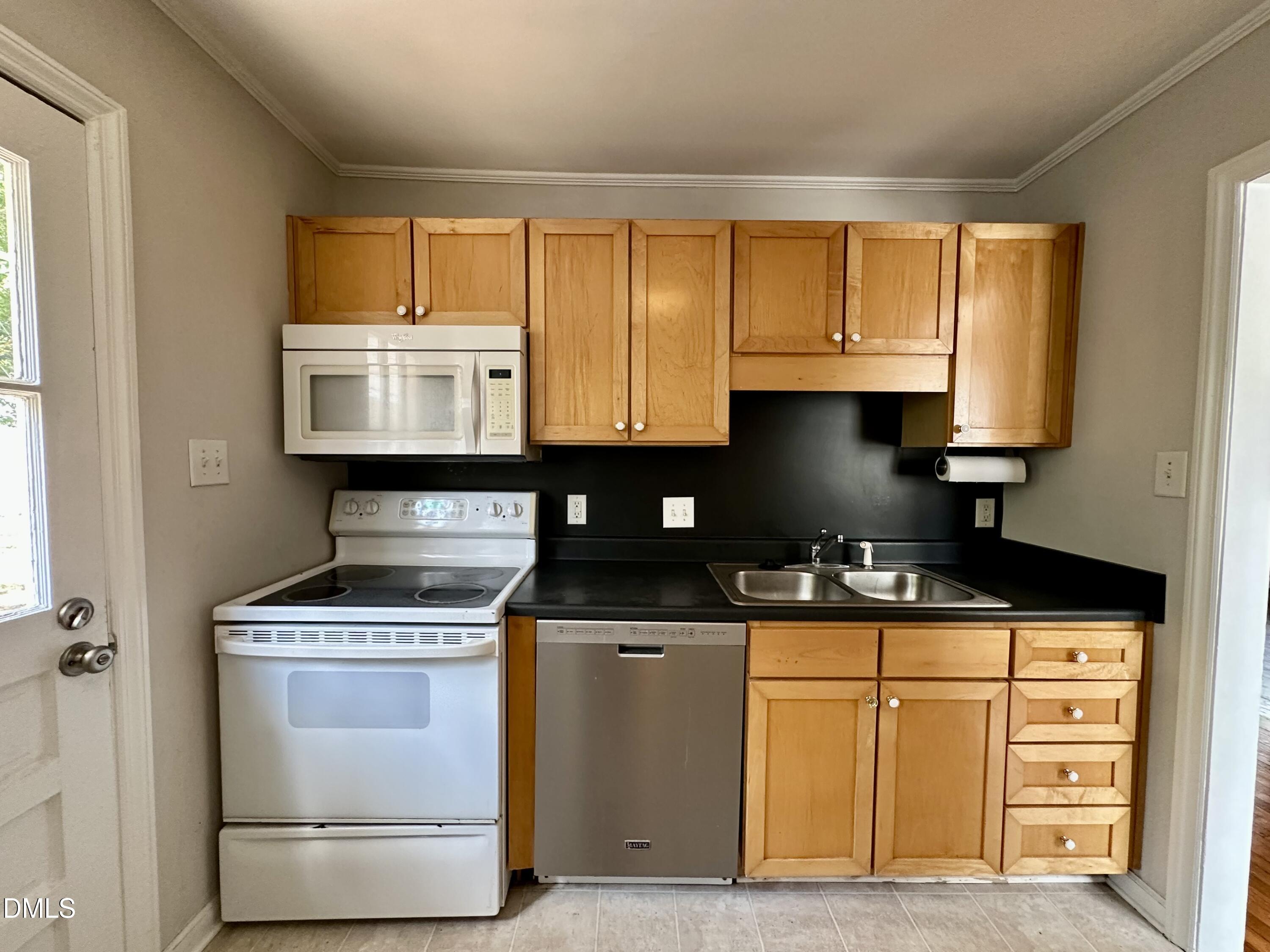 2361 Bernard Street Property Photo 6