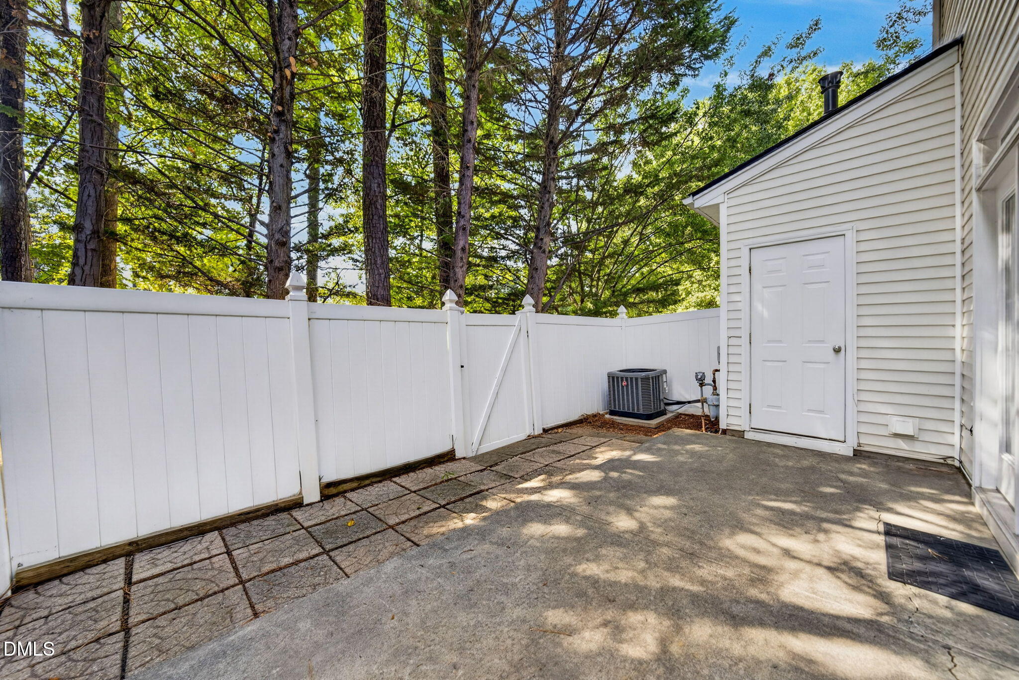 8255 Martello Lane Property Photo 12