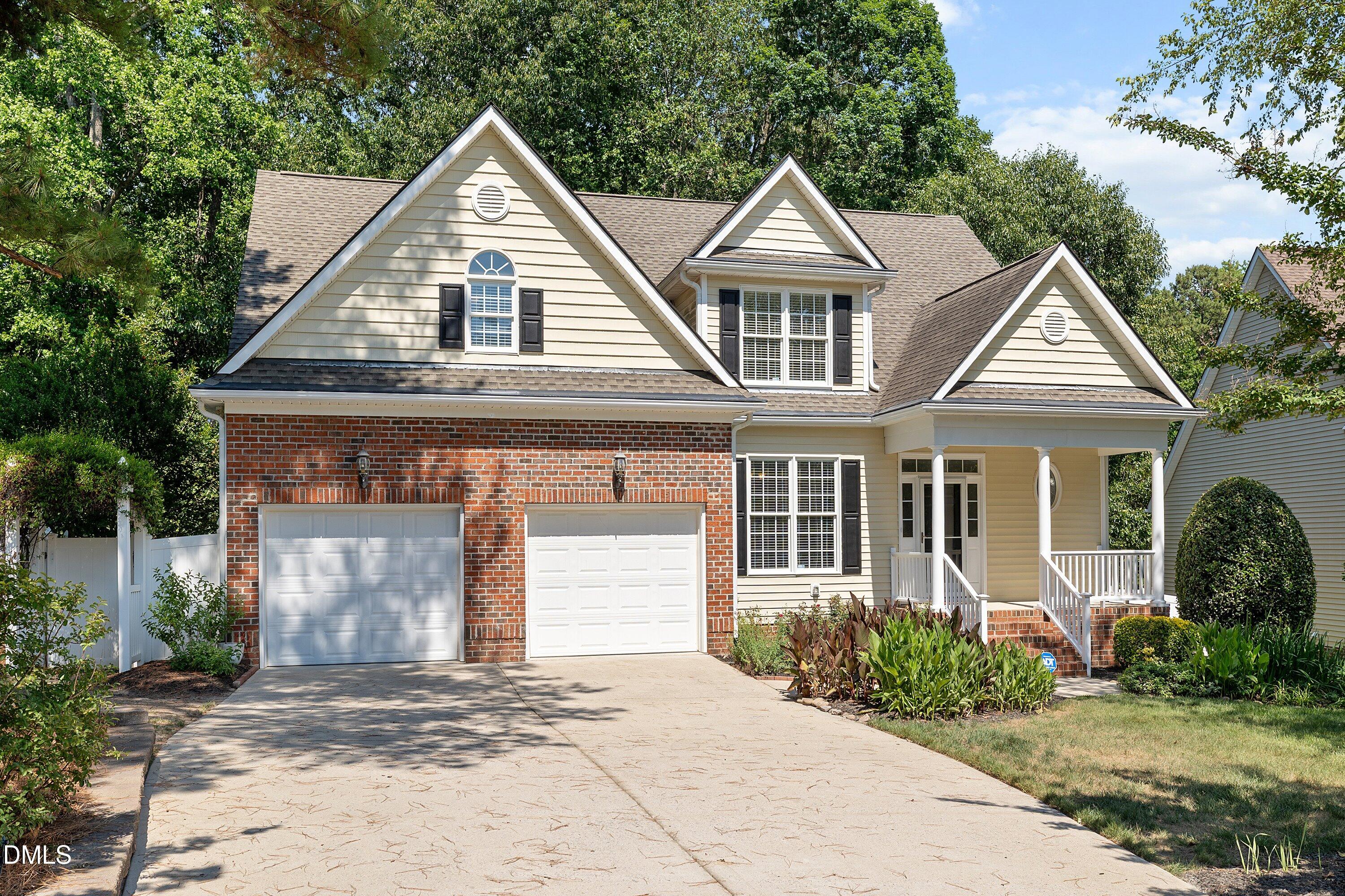 613 Cresstar Drive Property Photo 1