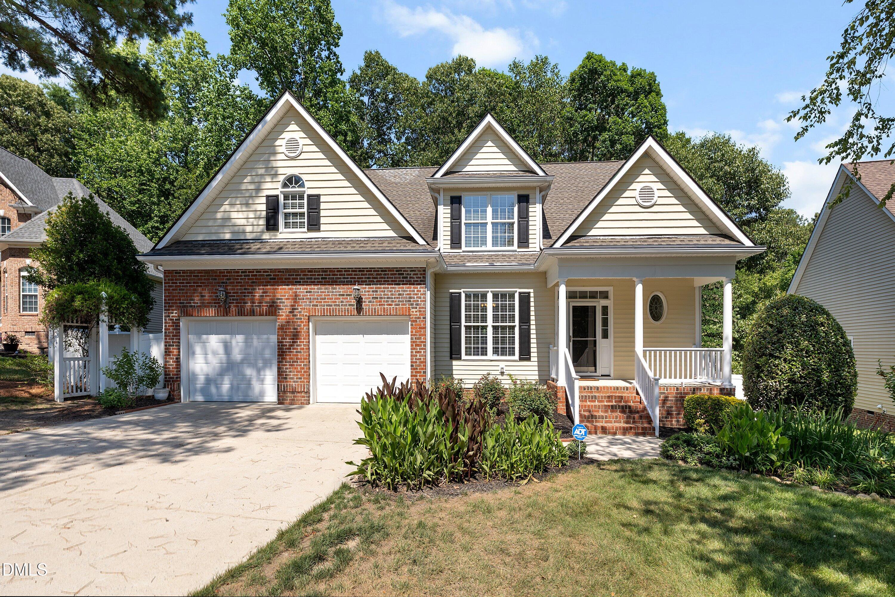 613 Cresstar Drive Property Photo 2
