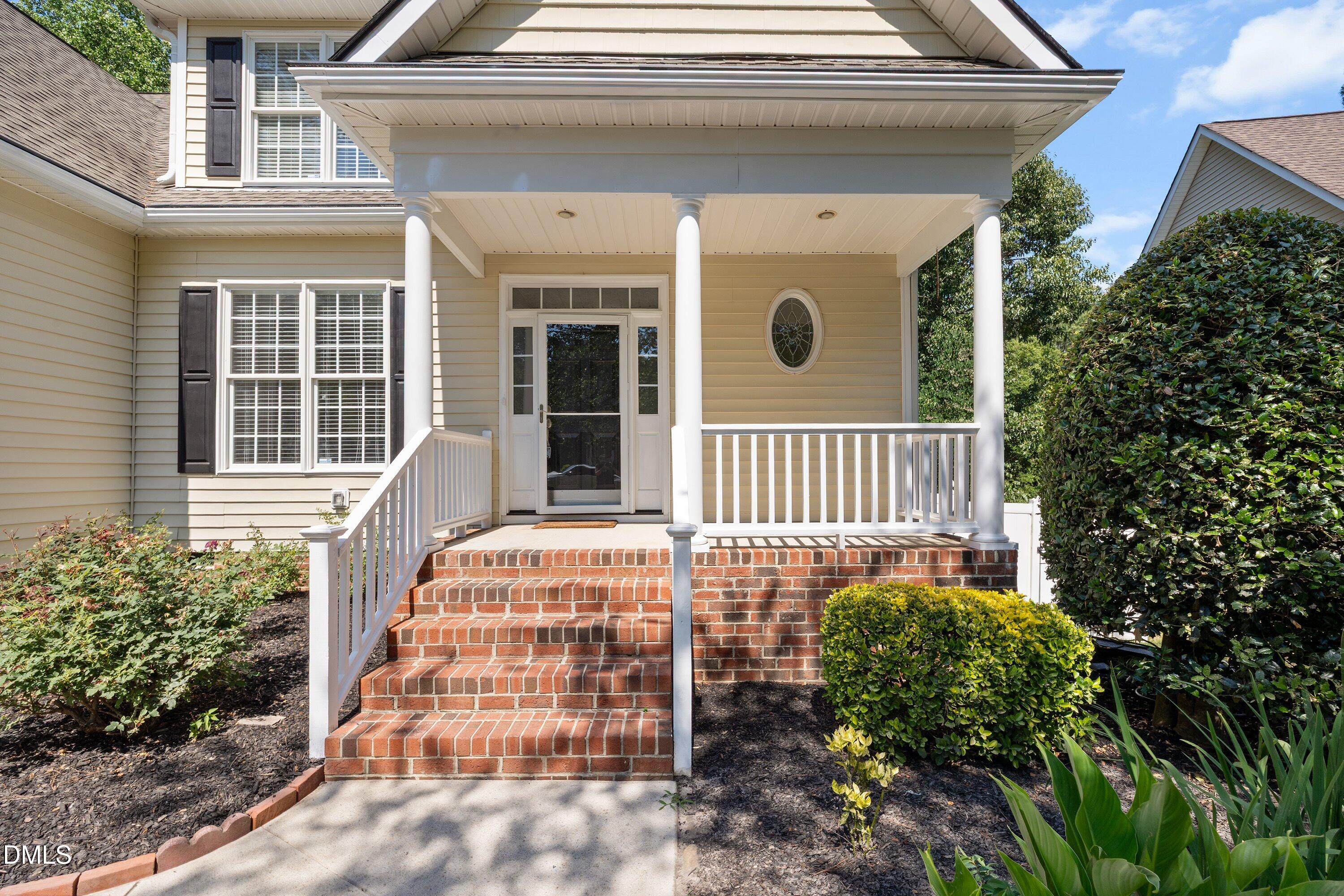 613 Cresstar Drive Property Photo 4