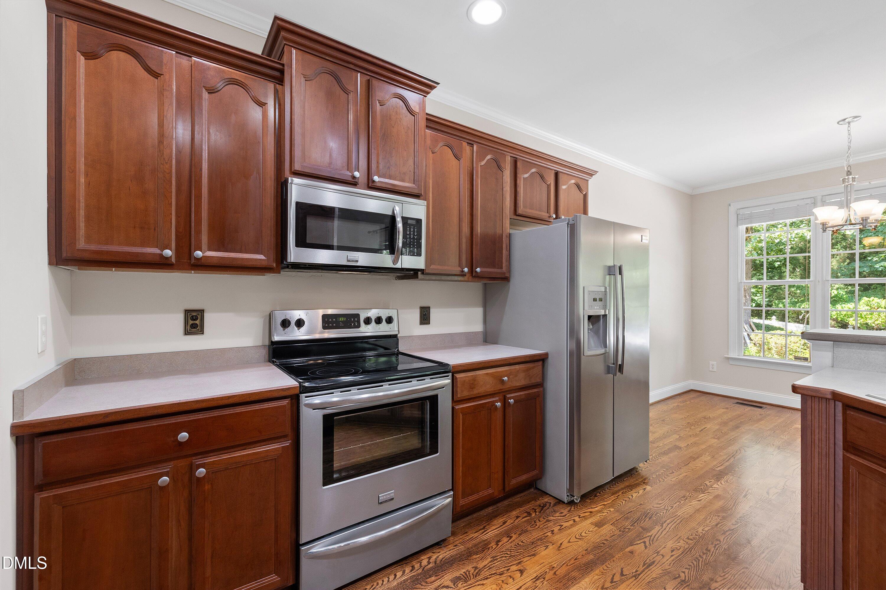 613 Cresstar Drive Property Photo 23