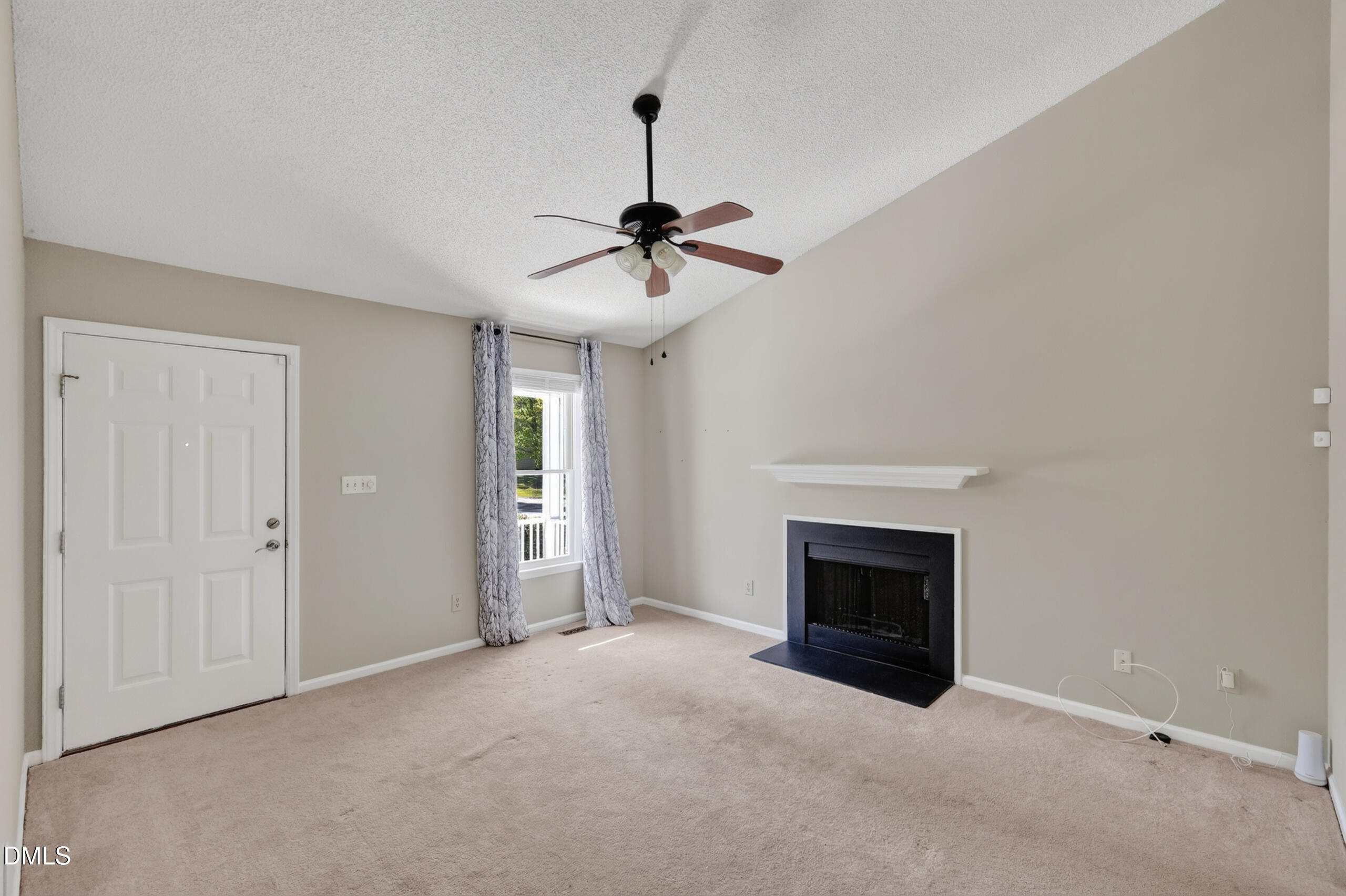 208 Crosspine Drive Property Photo 6