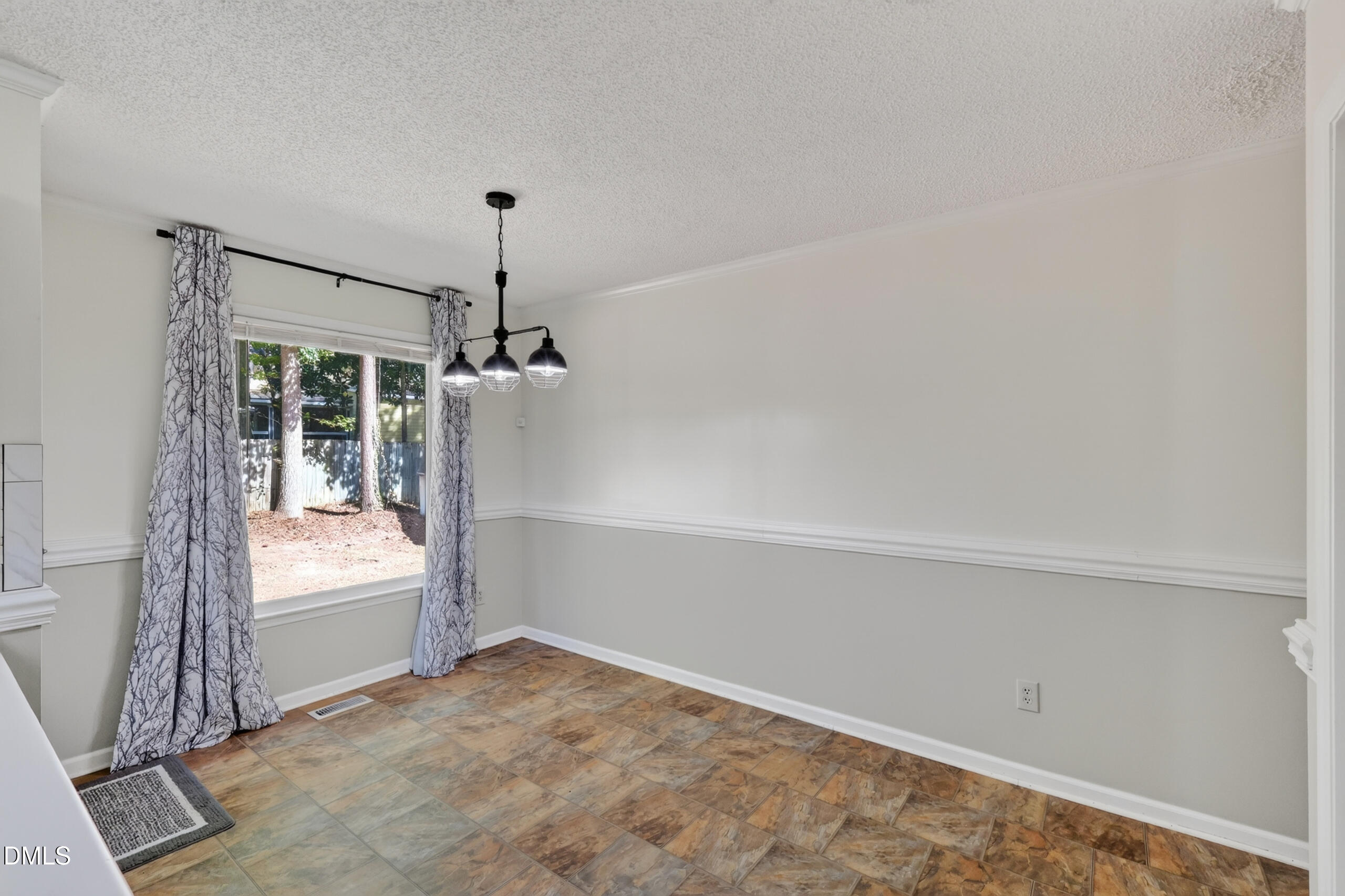 208 Crosspine Drive Property Photo 13