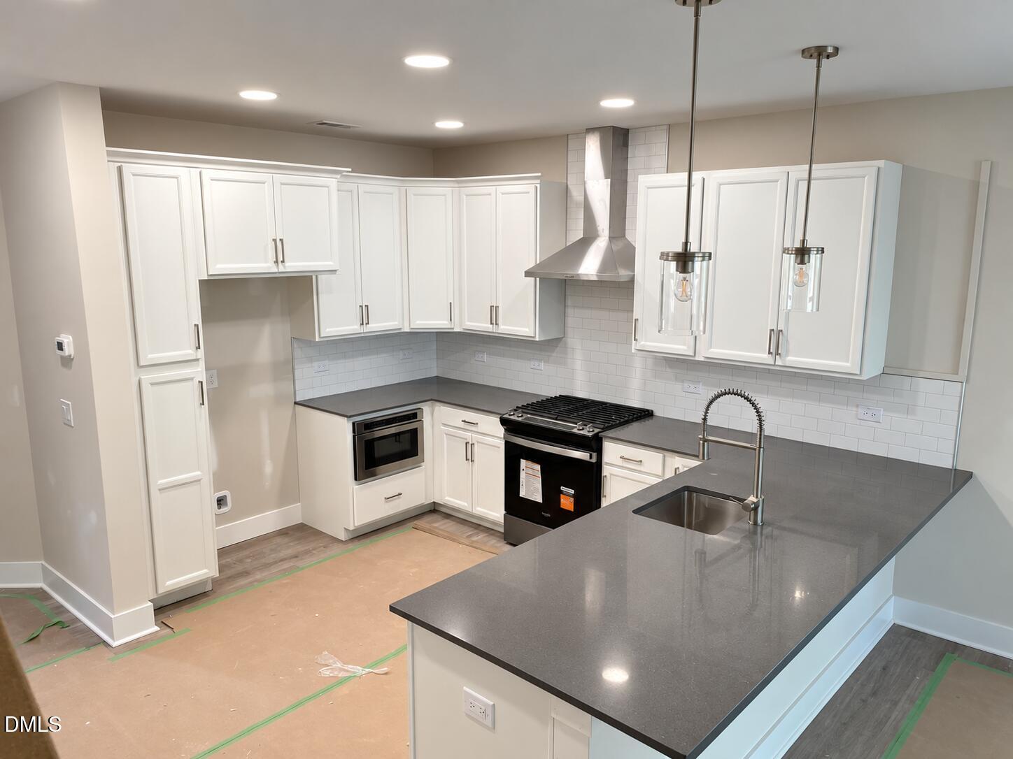 613 Cable Court Property Photo 2