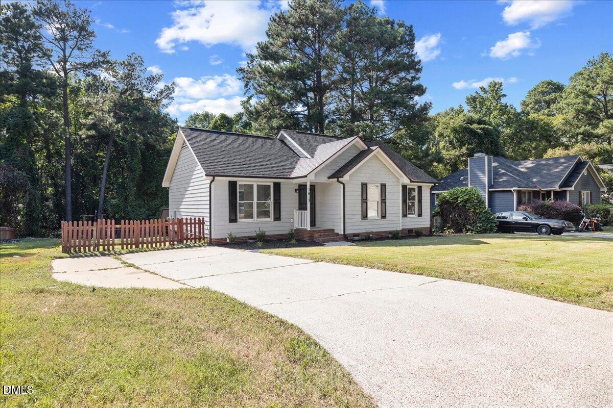 3613 Castlegate Drive Property Photo 2