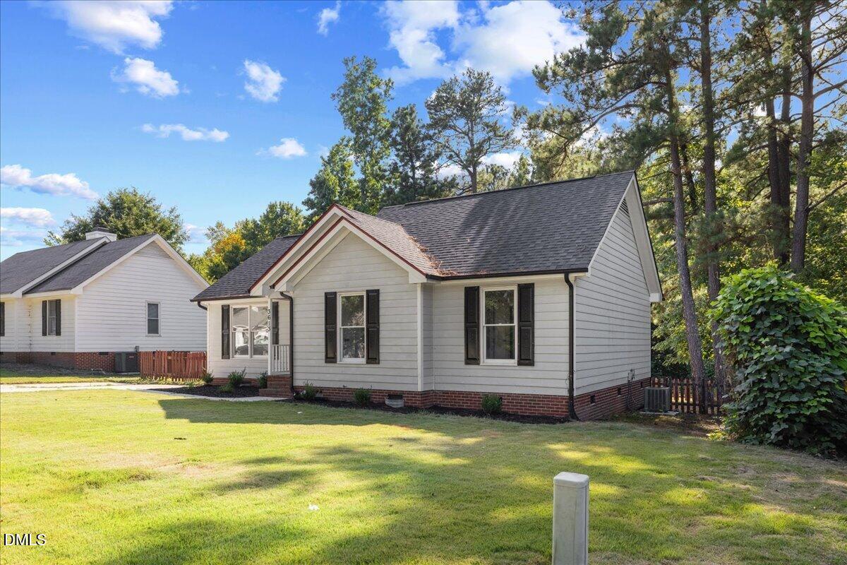 3613 Castlegate Drive Property Photo 3