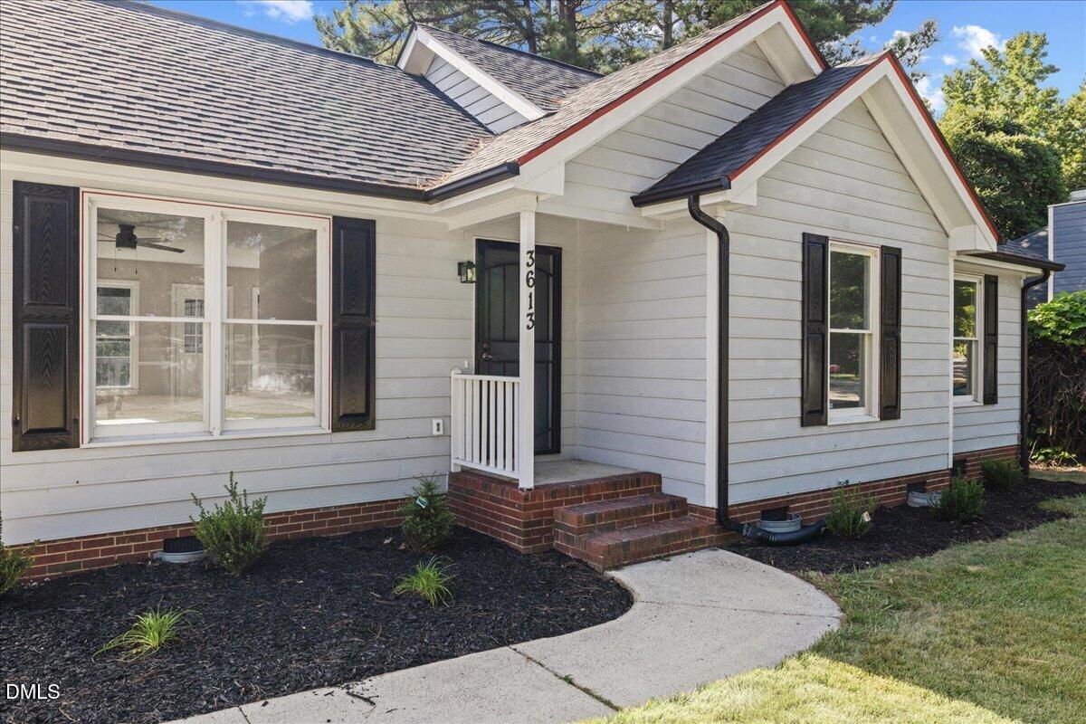 3613 Castlegate Drive Property Photo 4