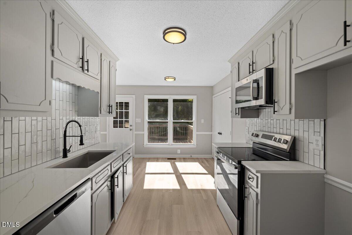 3613 Castlegate Drive Property Photo 16