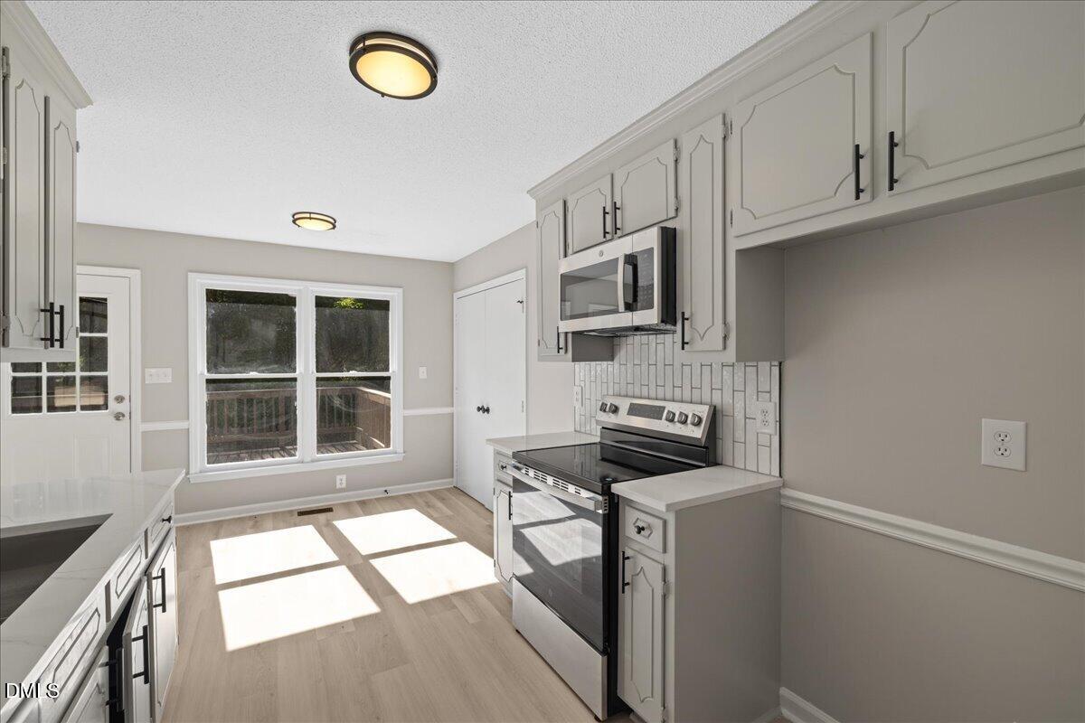 3613 Castlegate Drive Property Photo 17