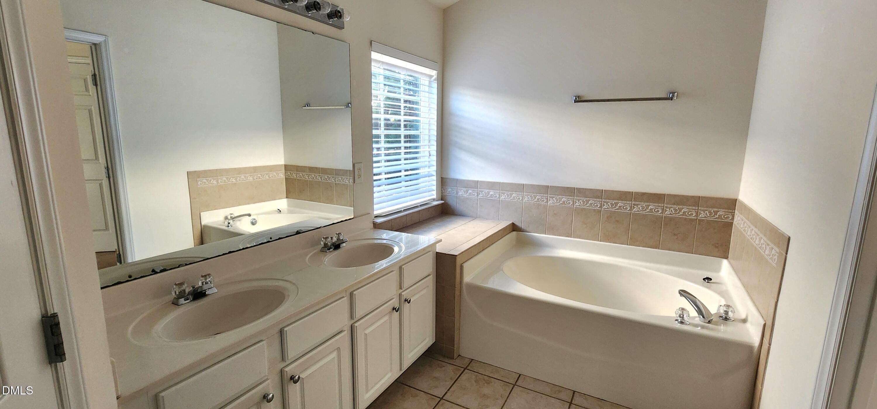 8427 Tie Stone Way Property Photo 13
