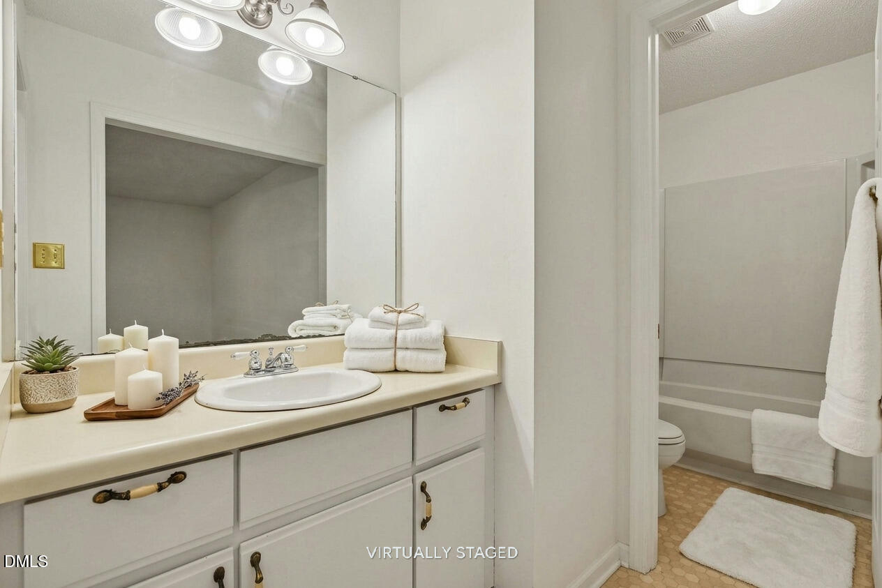 5617 Hamstead Crossing Property Photo 17