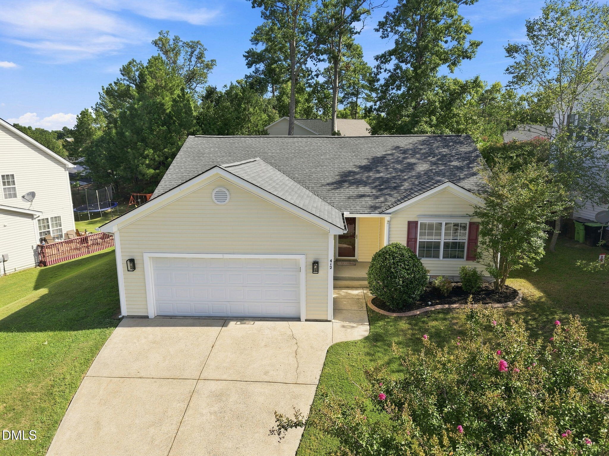 412 Holly Thorn Trace Property Photo 2