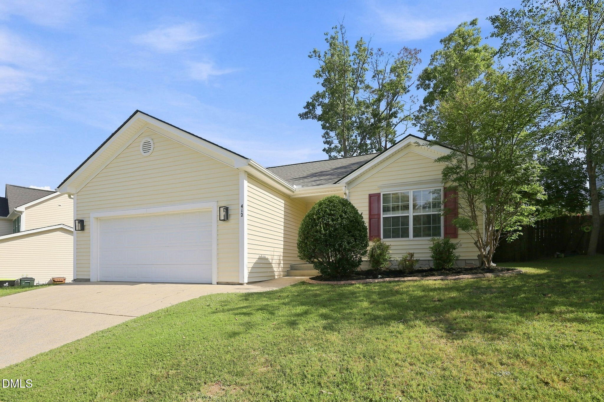 412 Holly Thorn Trace Property Photo 3