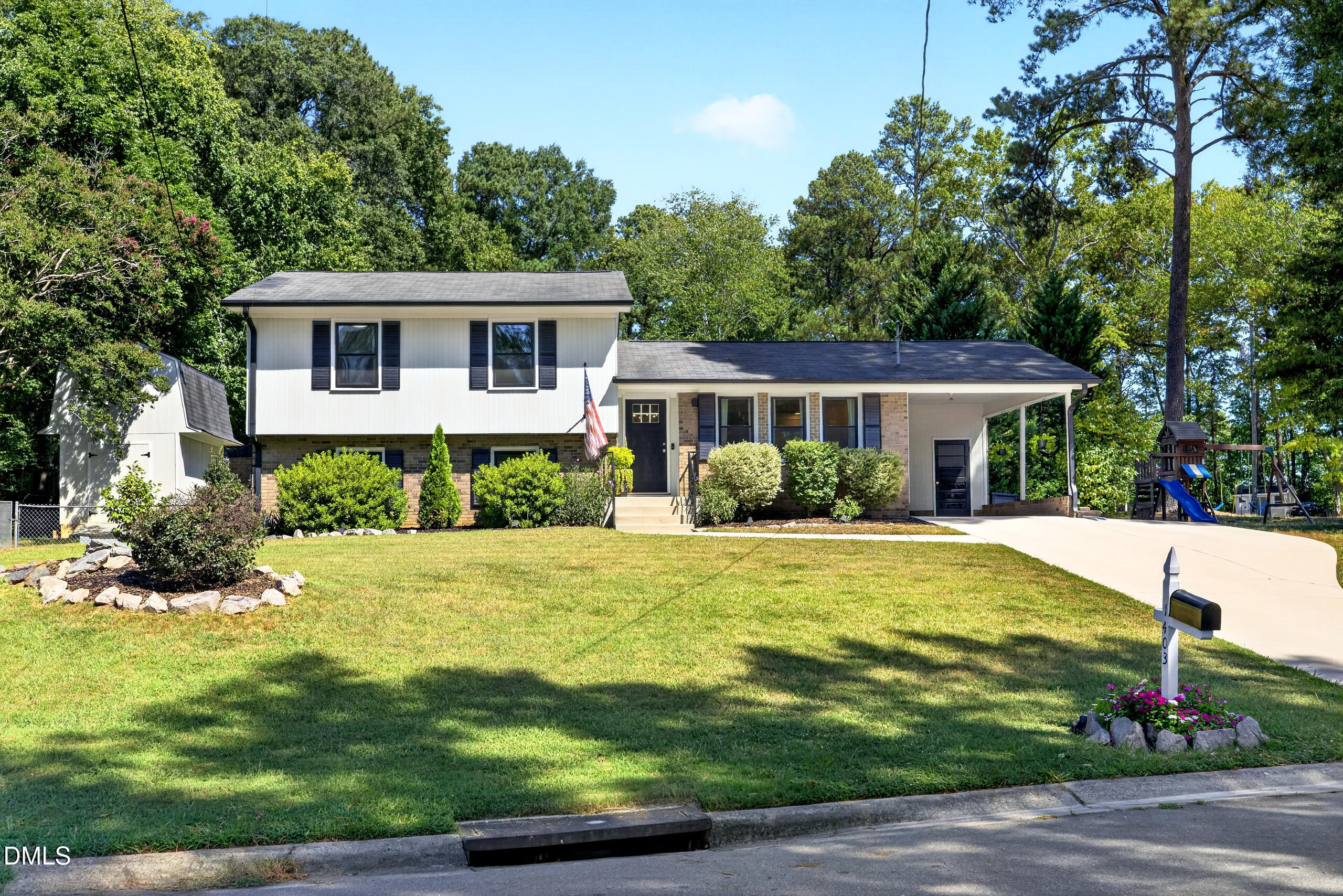 1403 Maple Avenue Property Photo 3