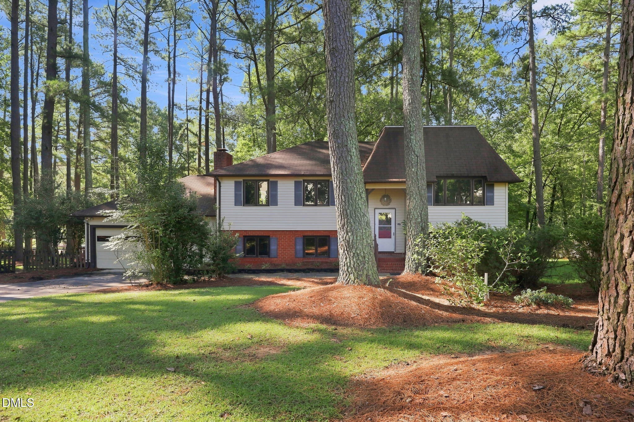 1707 Lynwood Circle Property Photo 1