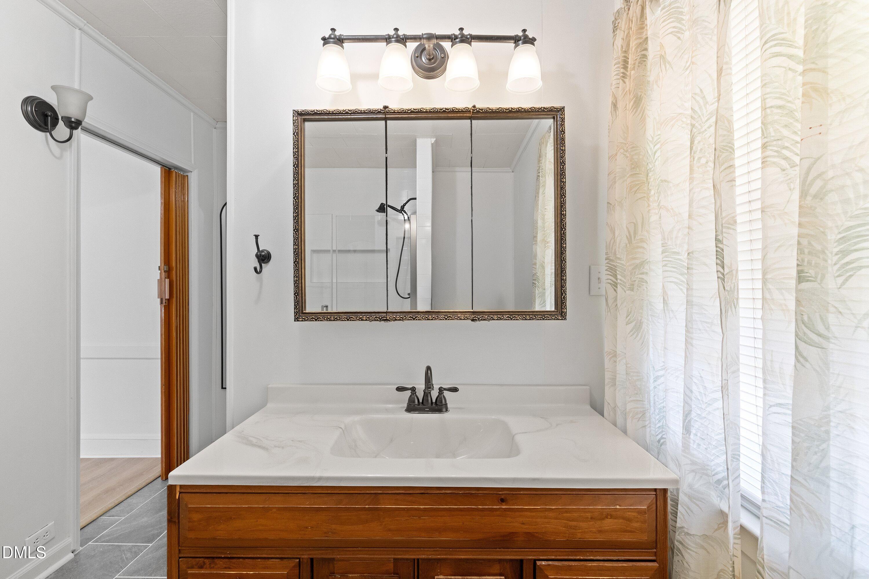 302 W E Street Property Photo 10