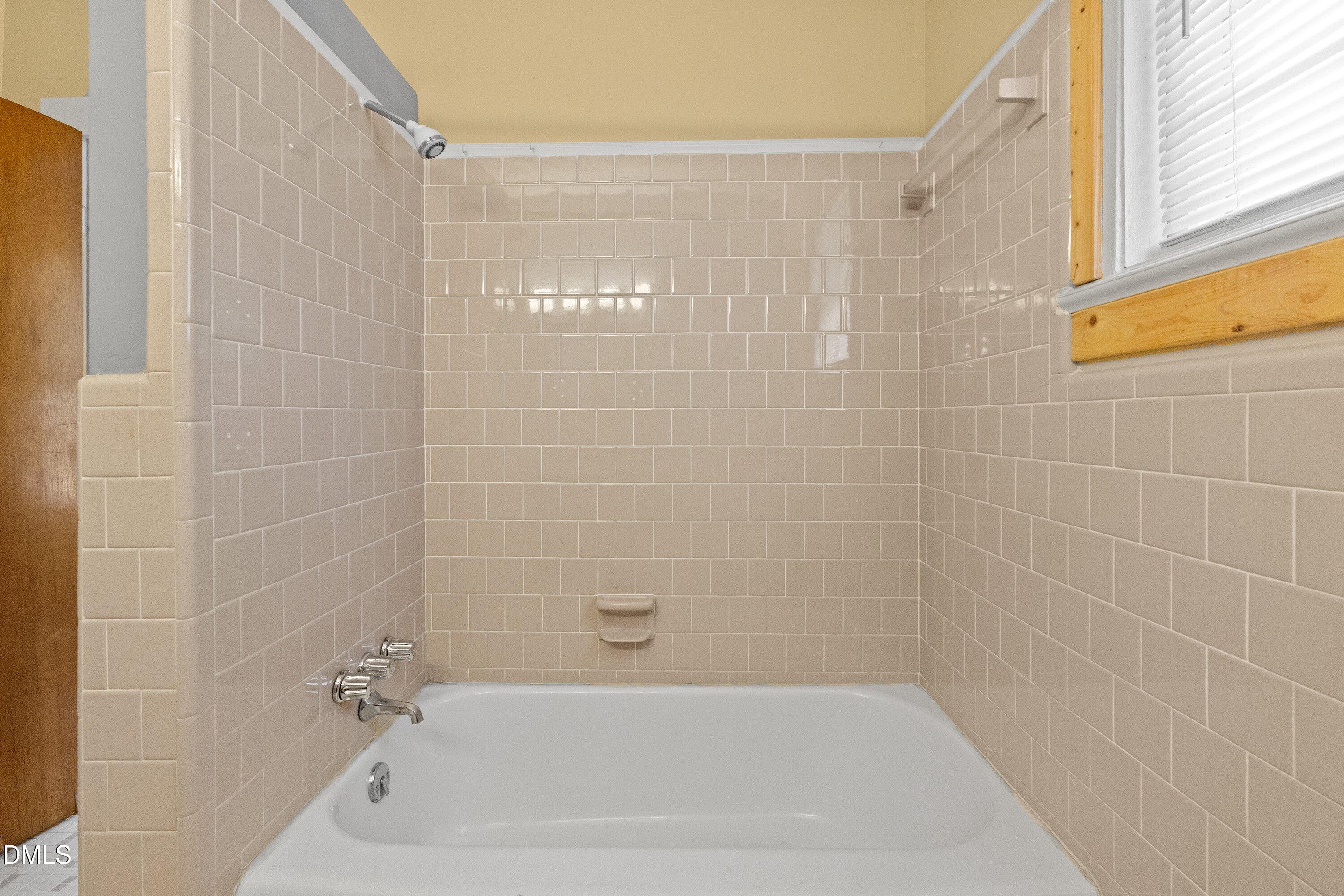 302 W E Street Property Photo 18
