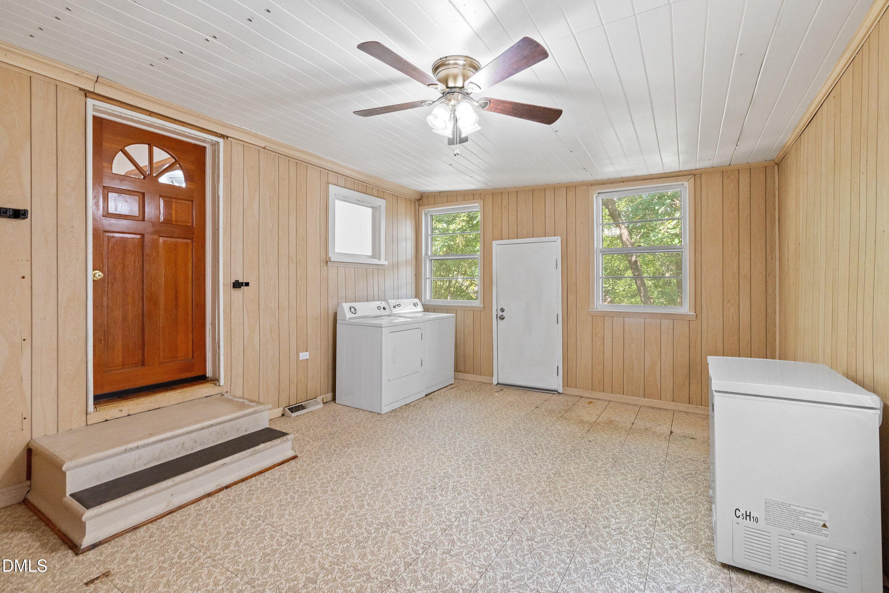 302 W E Street Property Photo 29