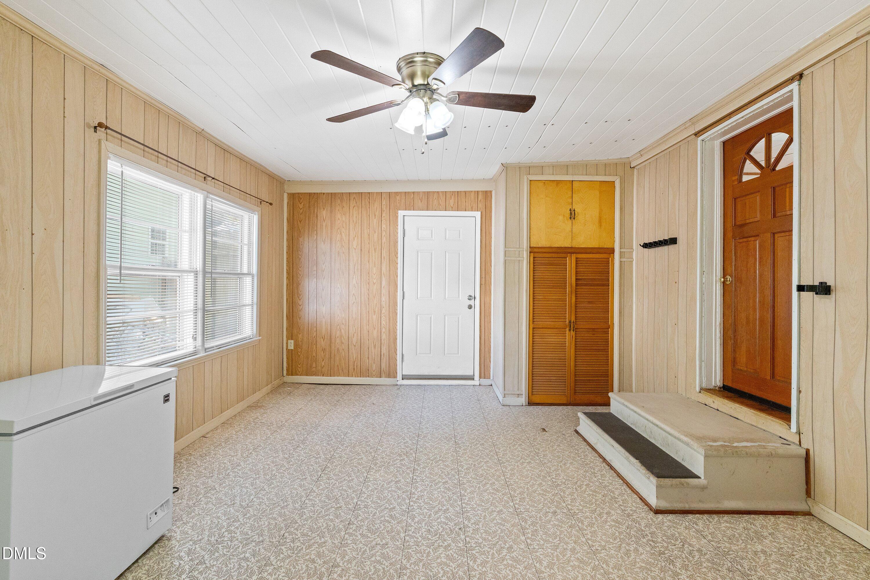 302 W E Street Property Photo 30