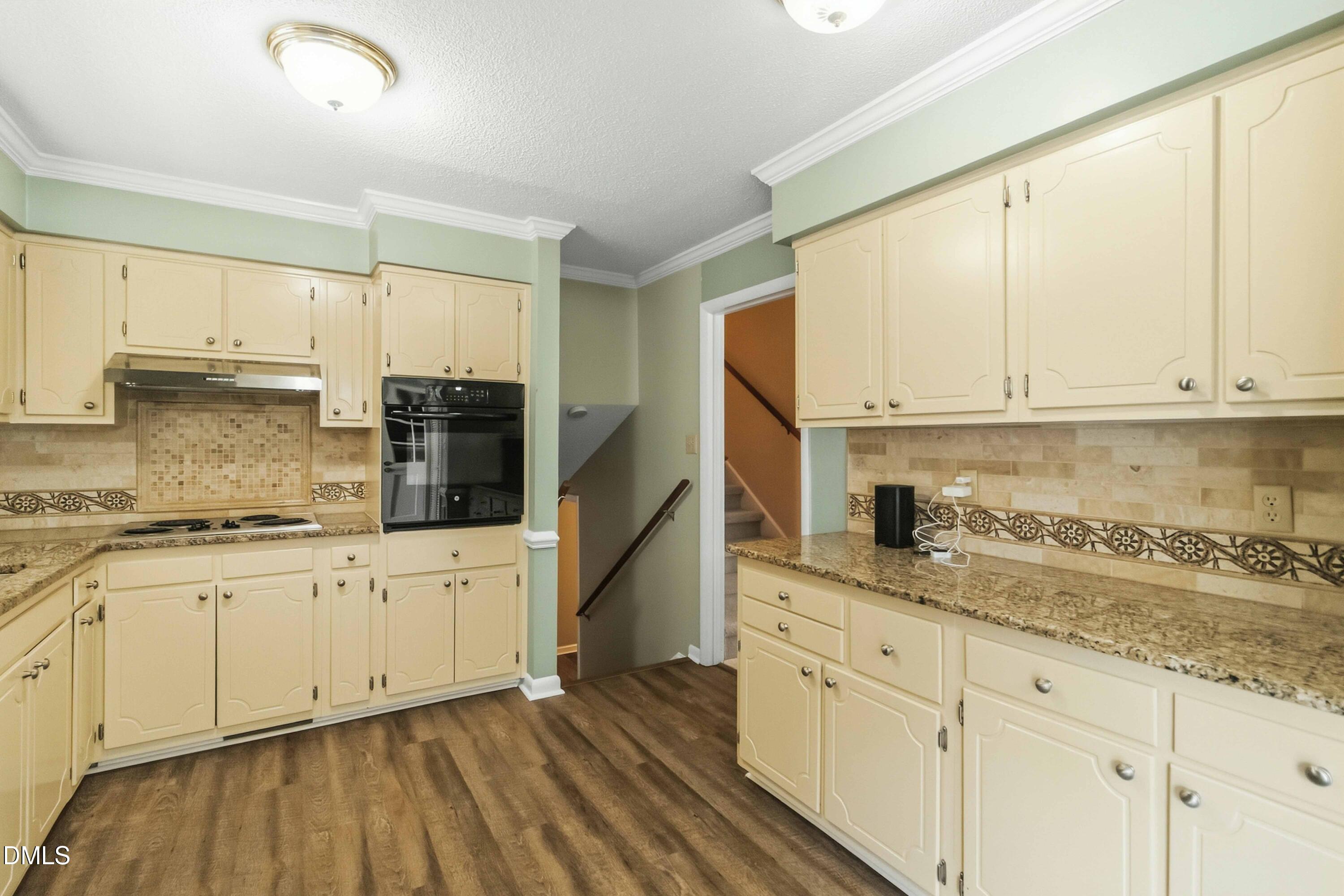 1600 Edgebrook Drive Property Photo 10