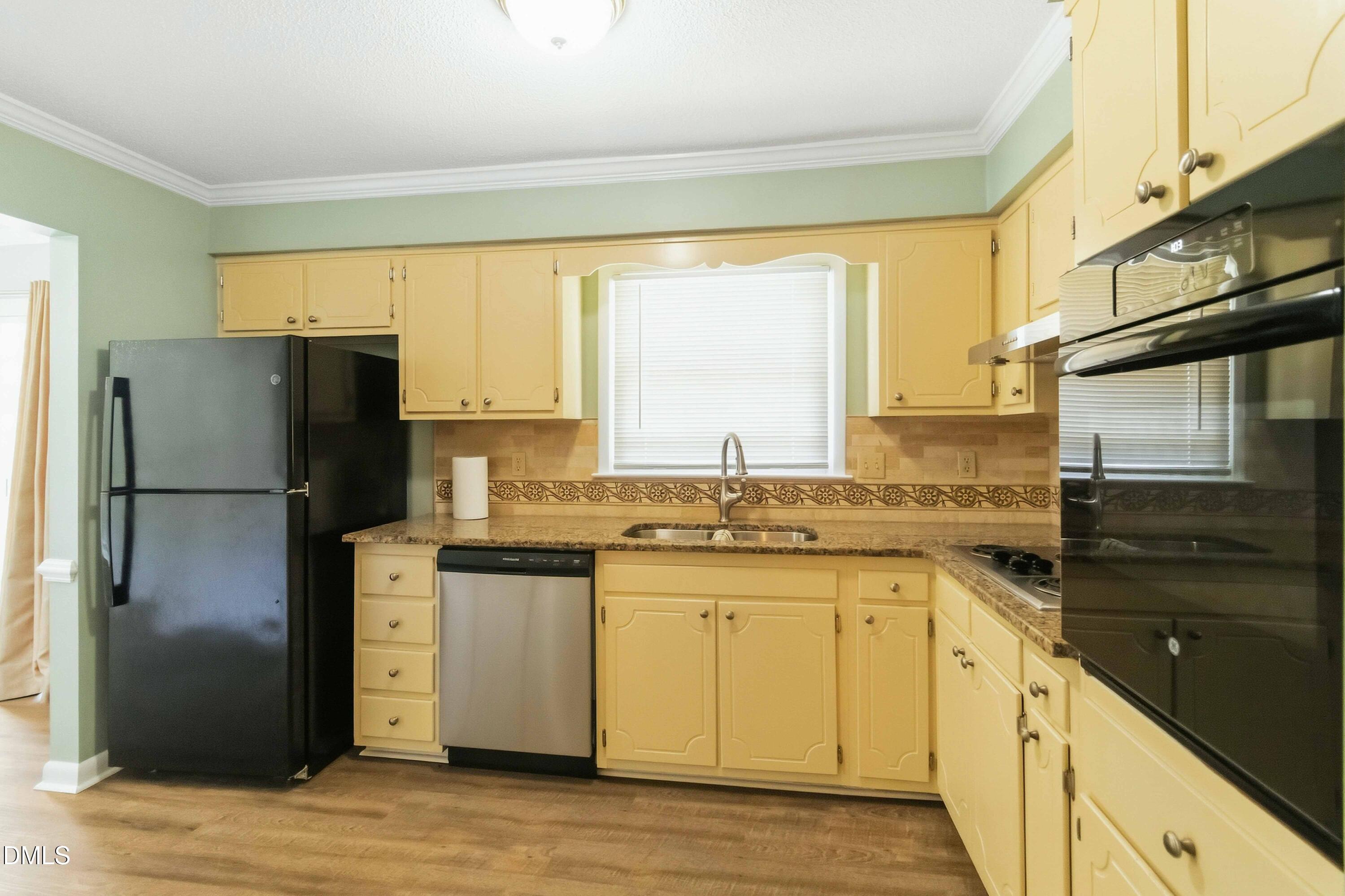1600 Edgebrook Drive Property Photo 11