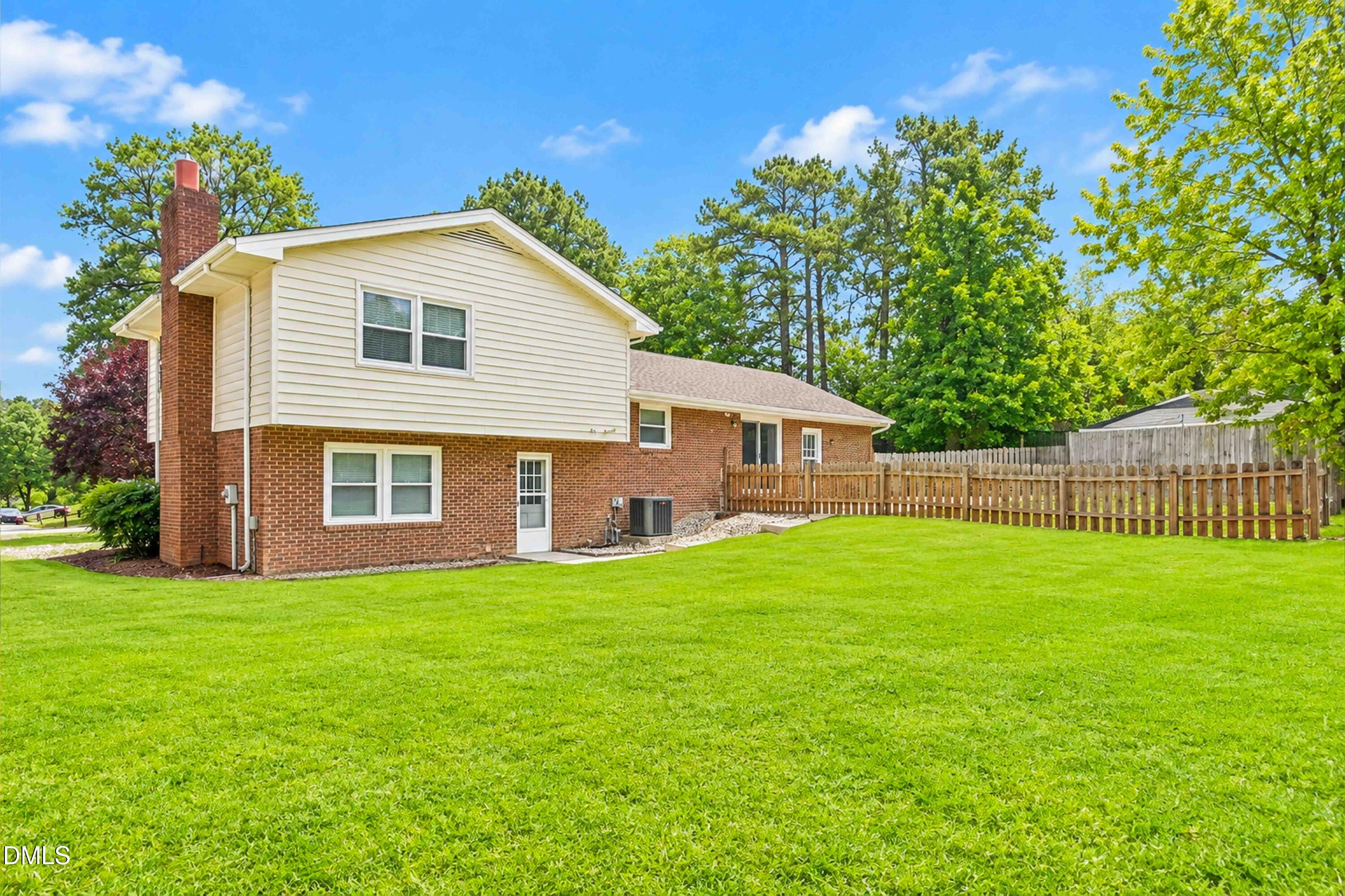 1600 Edgebrook Drive Property Photo 32