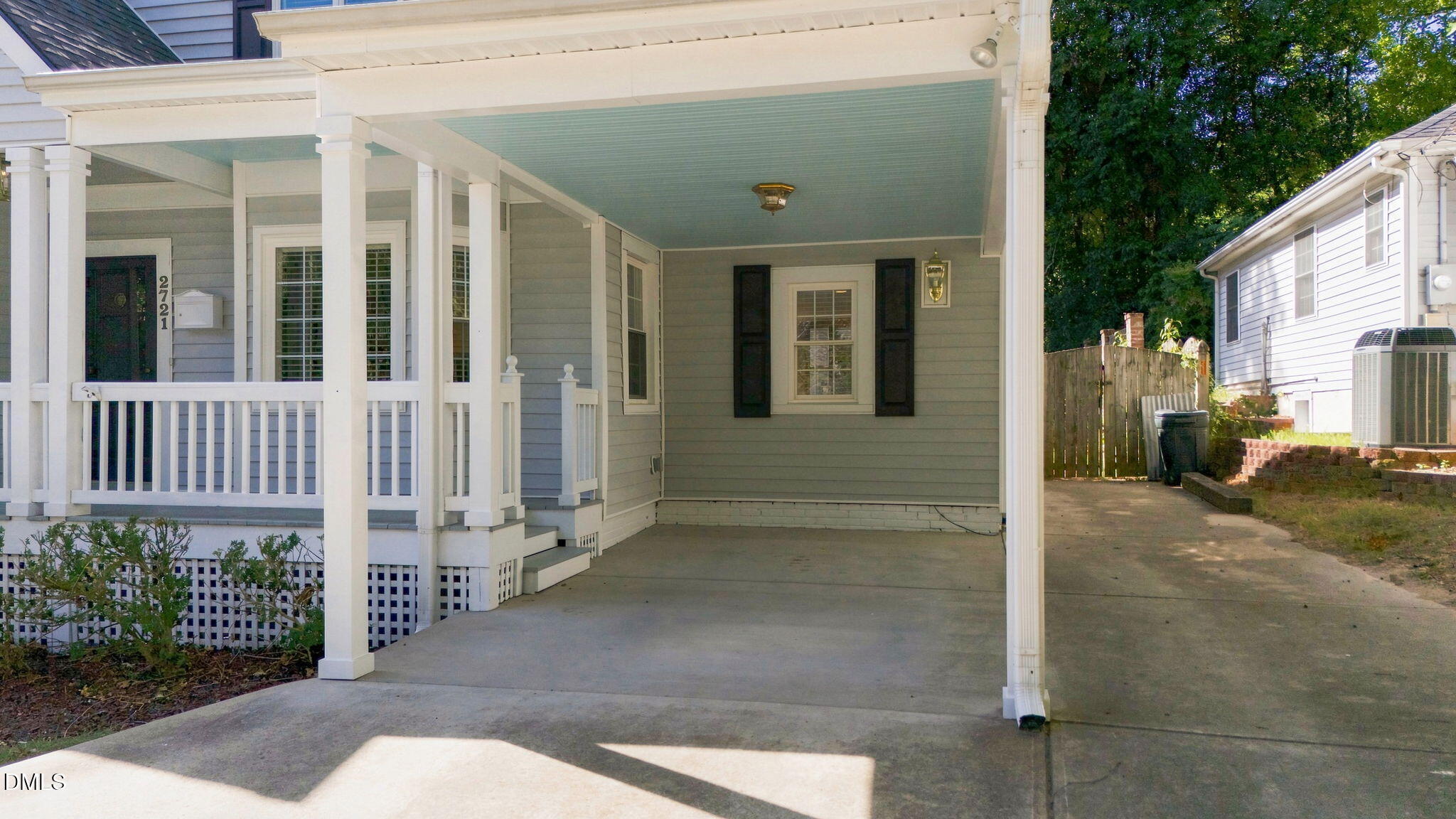 2721 Van Dyke Avenue Property Photo 4