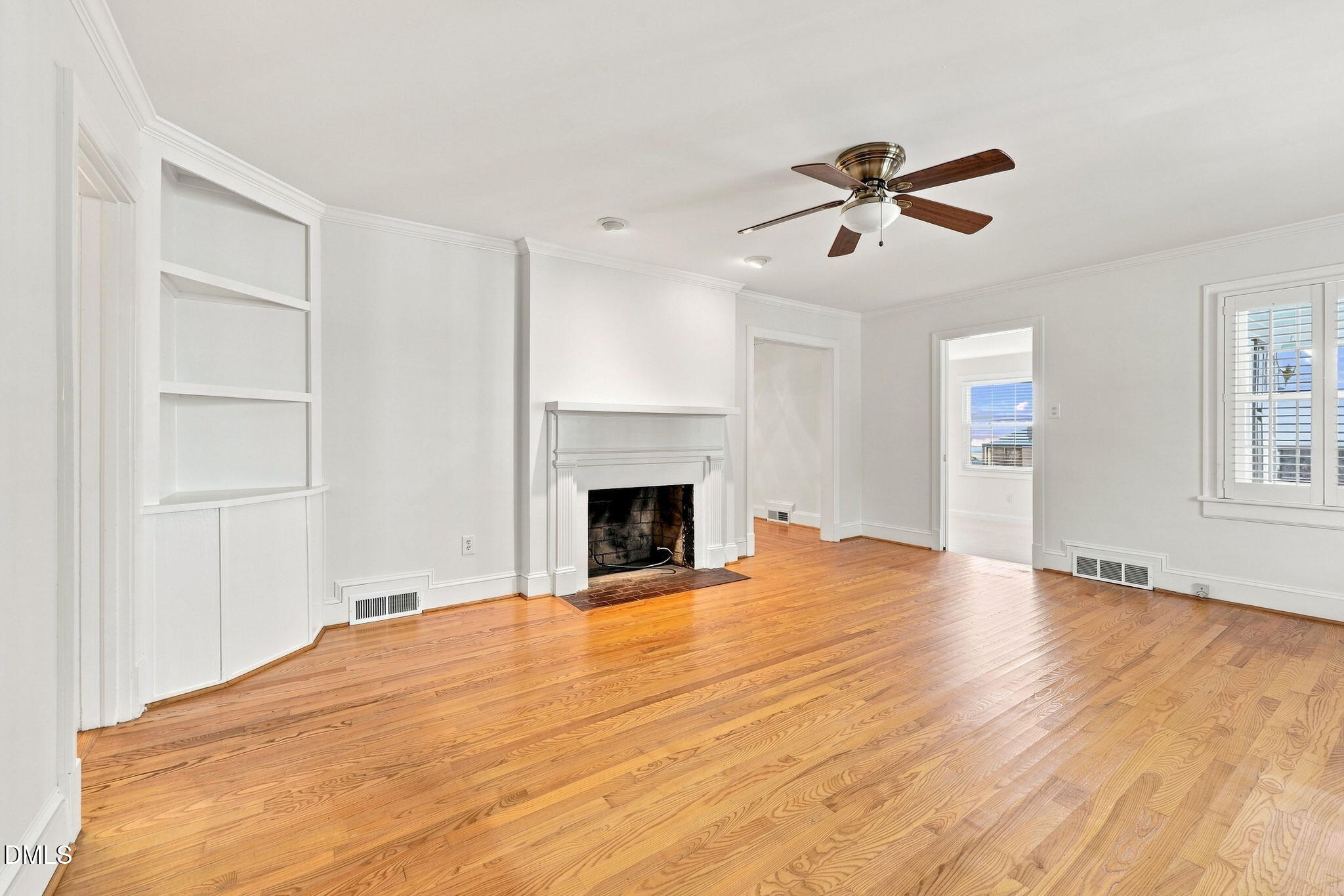 2721 Van Dyke Avenue Property Photo 6