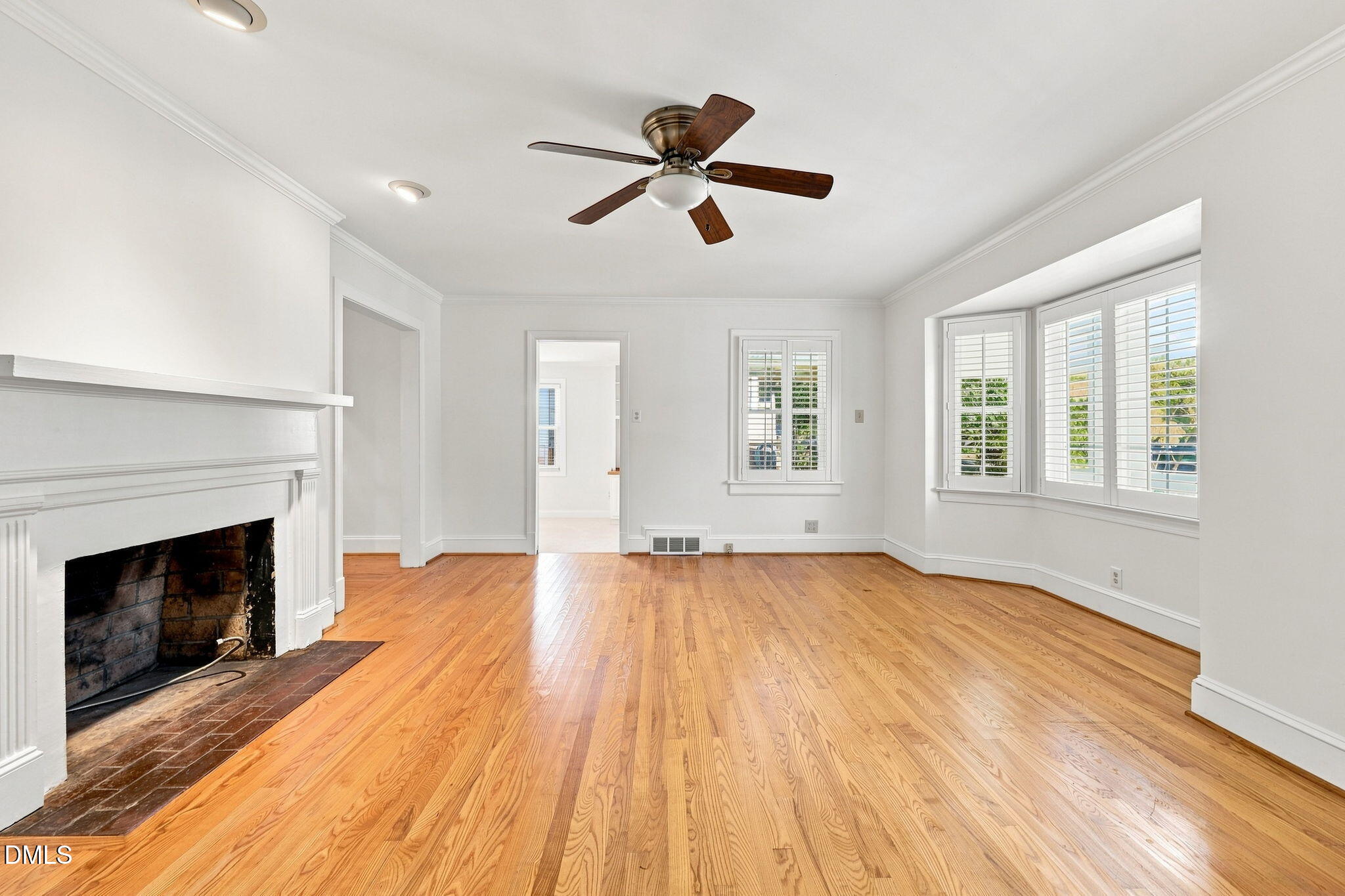 2721 Van Dyke Avenue Property Photo 7