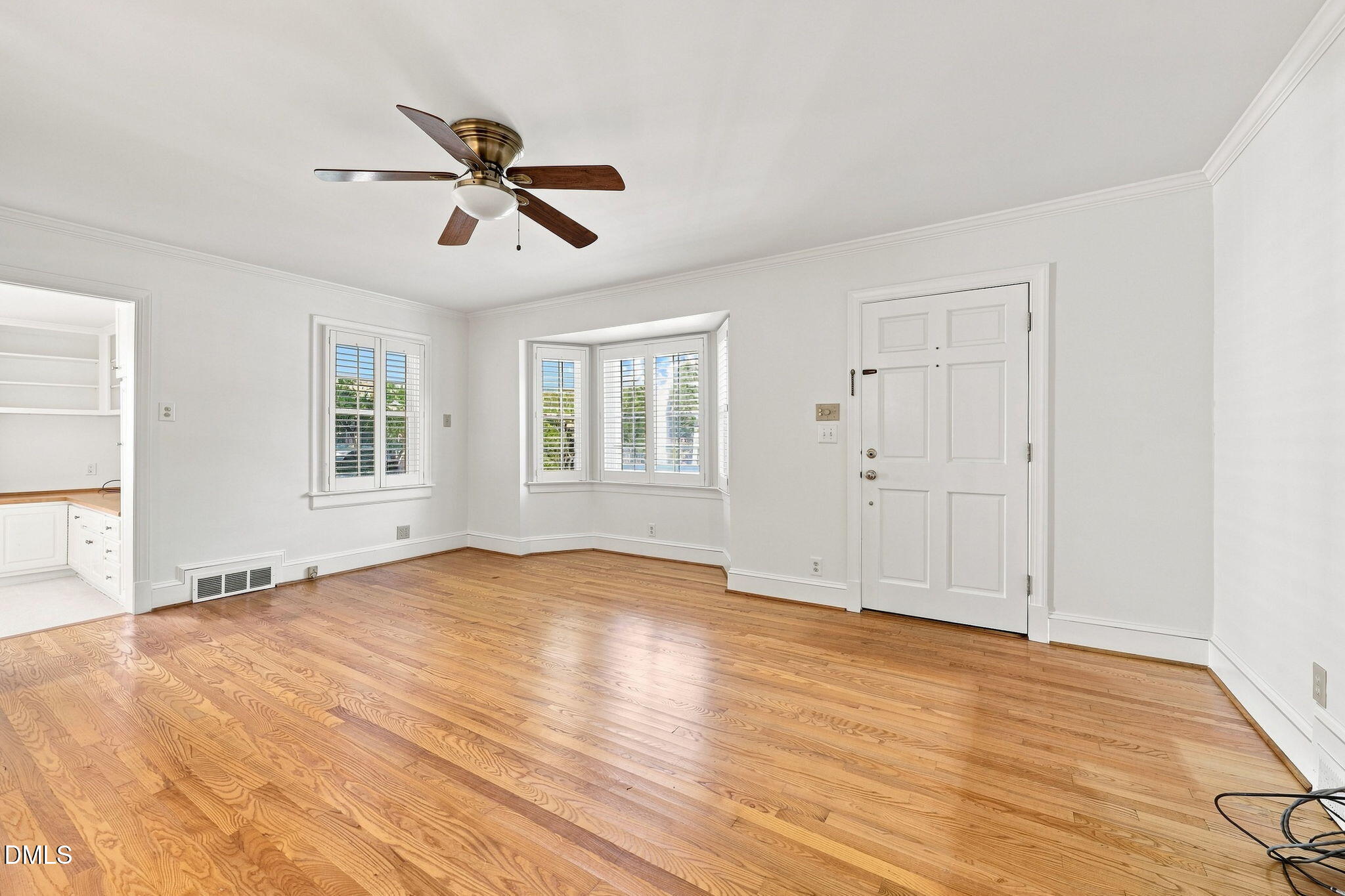 2721 Van Dyke Avenue Property Photo 8