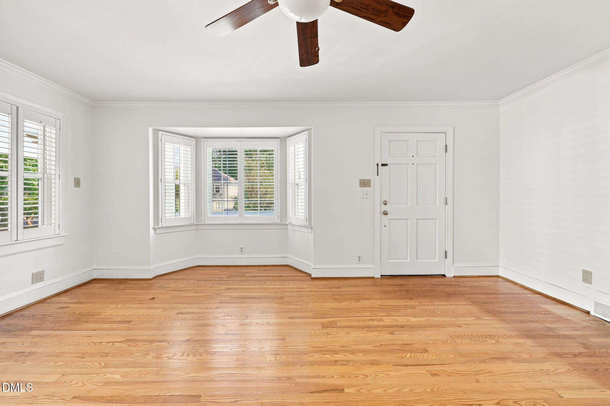 2721 Van Dyke Avenue Property Photo 9
