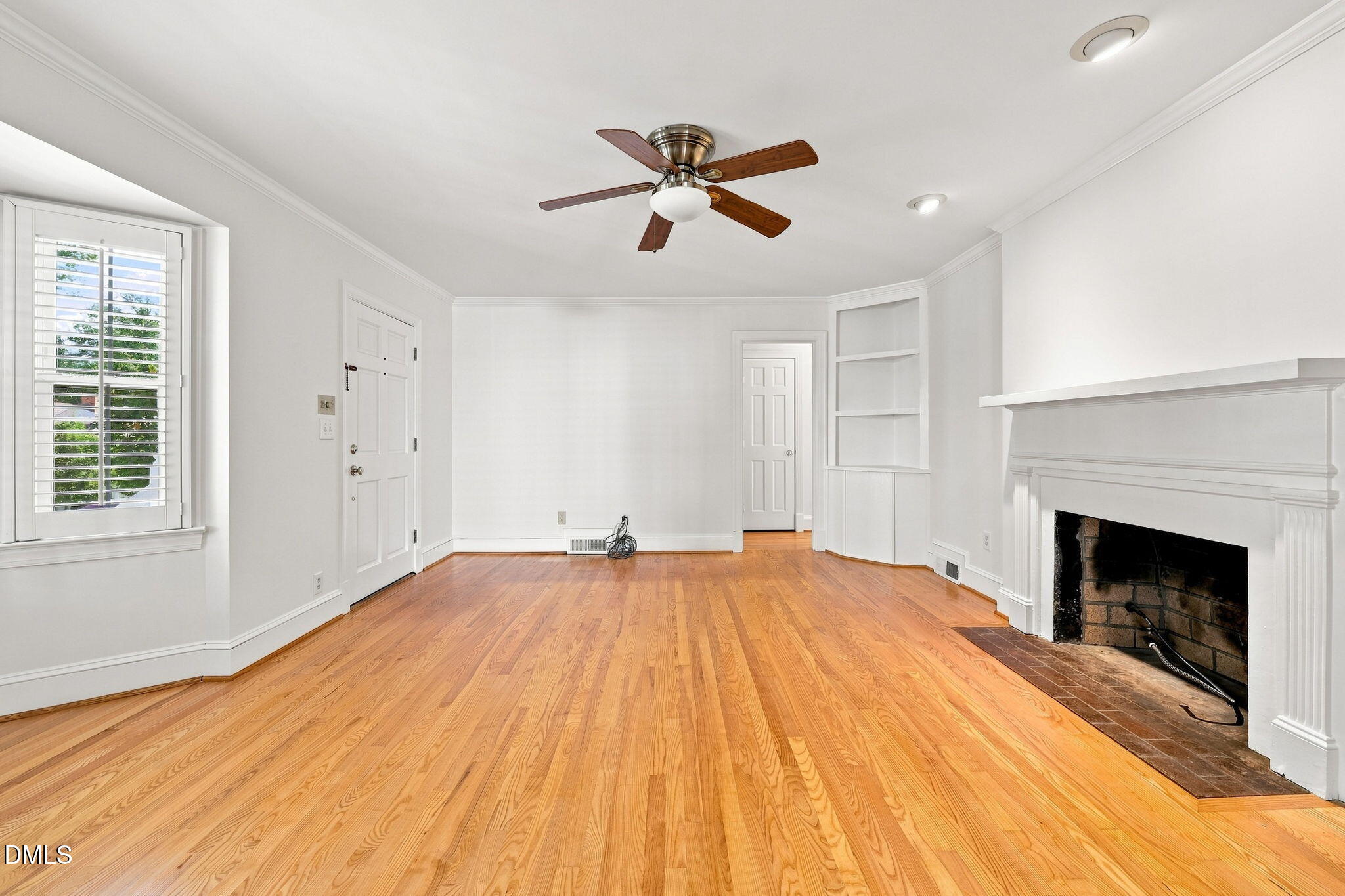 2721 Van Dyke Avenue Property Photo 11